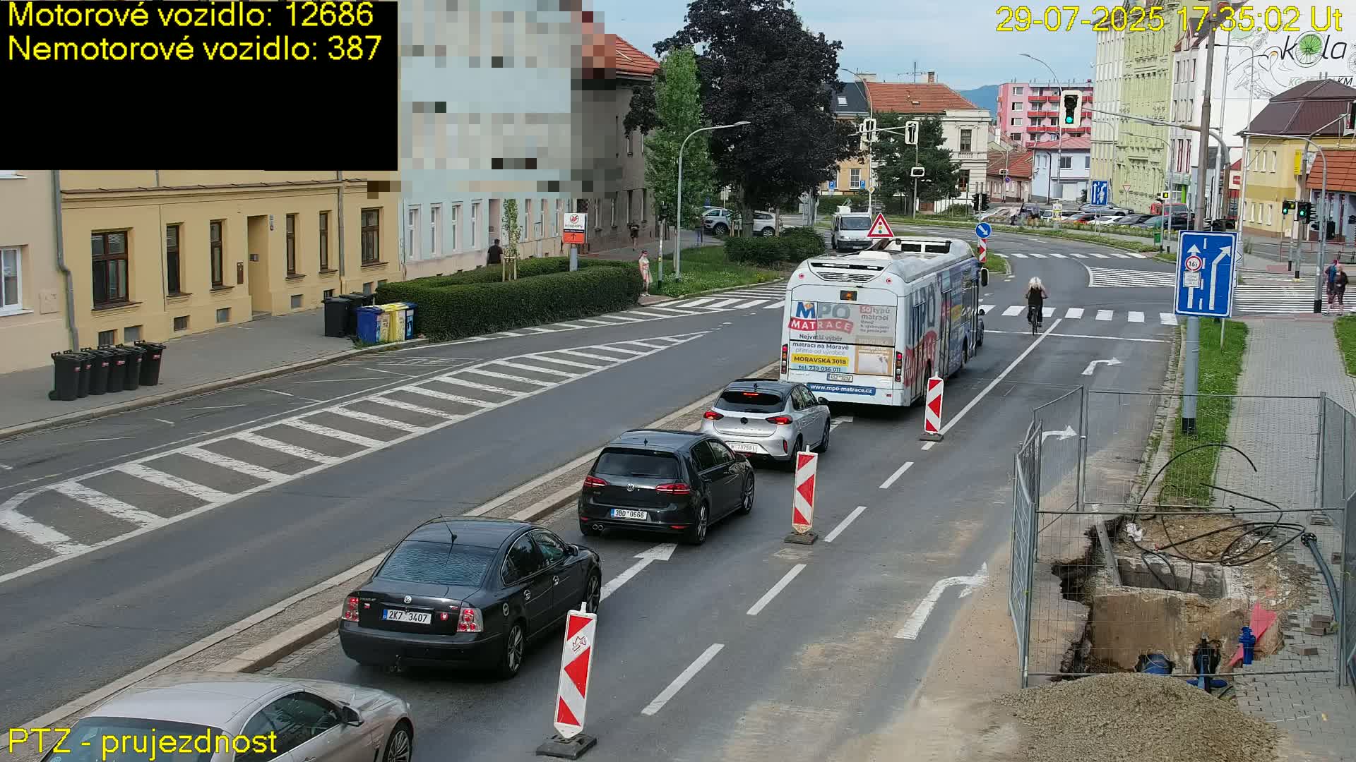 Kroměříž, Husovo & Kotojedska Náměstí Square /ul. 1.Máje (1 May Street) Junction Live Cam - Kromeriz, Zlin, Czechia