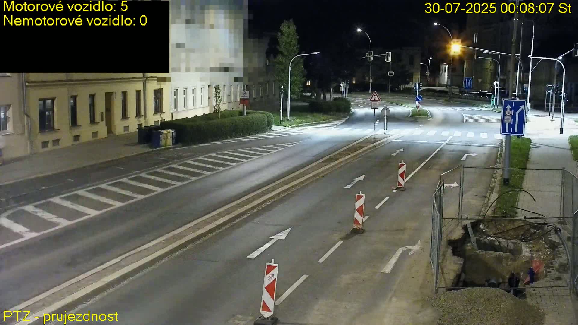 Kroměříž, Husovo & Kotojedska Náměstí Square /ul. 1.Máje (1 May Street) Junction Live Cam - Kromeriz, Zlin, Czechia