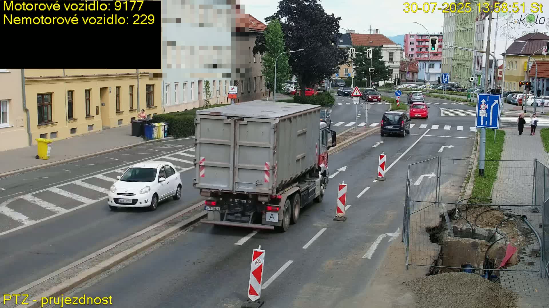 Kroměříž, Husovo & Kotojedska Náměstí Square /ul. 1.Máje (1 May Street) Junction Live Cam - Kromeriz, Zlin, Czechia