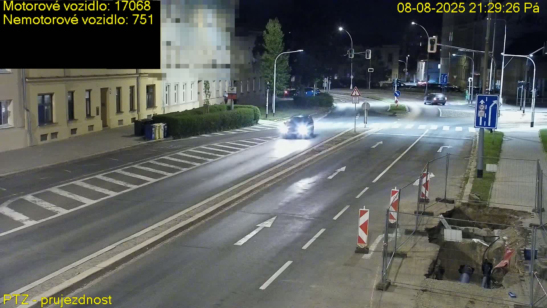 Kroměříž, Husovo & Kotojedska Náměstí Square /ul. 1.Máje (1 May Street) Junction Live Cam - Kromeriz, Zlin, Czechia