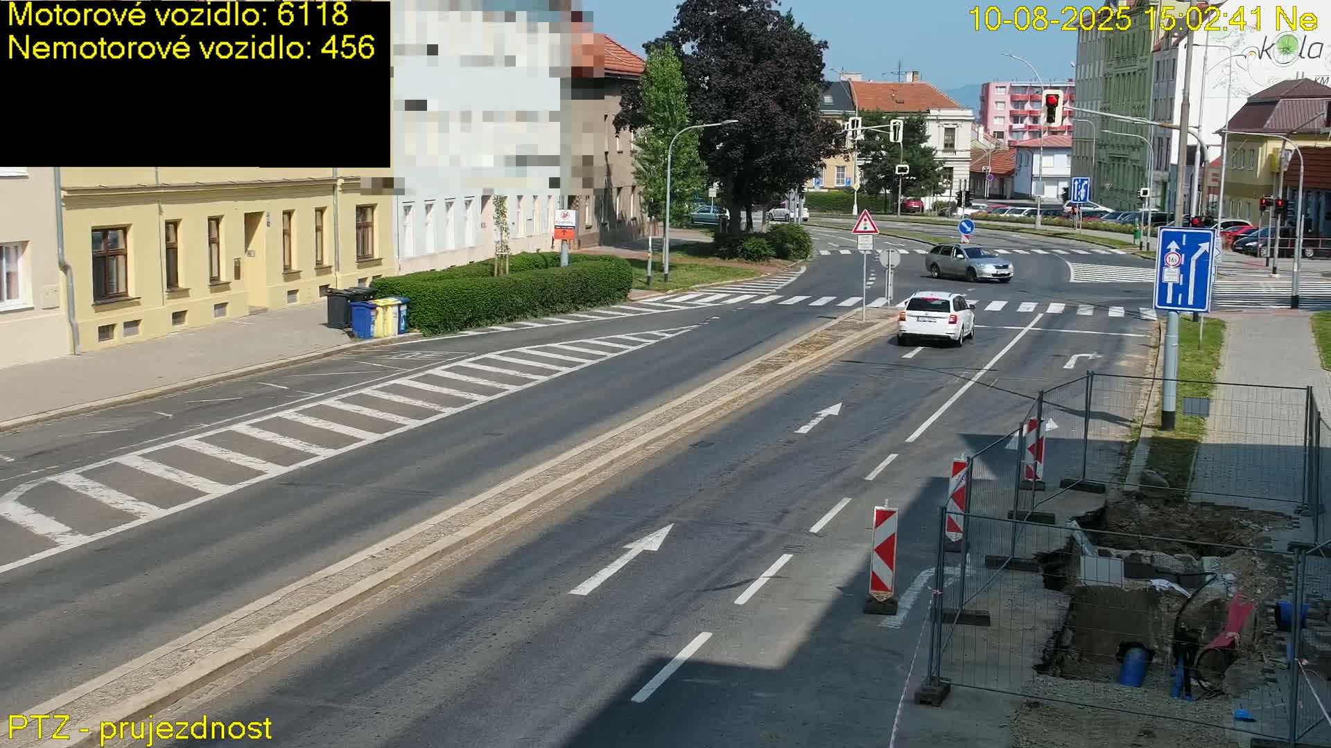 Kroměříž, Husovo & Kotojedska Náměstí Square /ul. 1.Máje (1 May Street) Junction Live Cam - Kromeriz, Zlin, Czechia