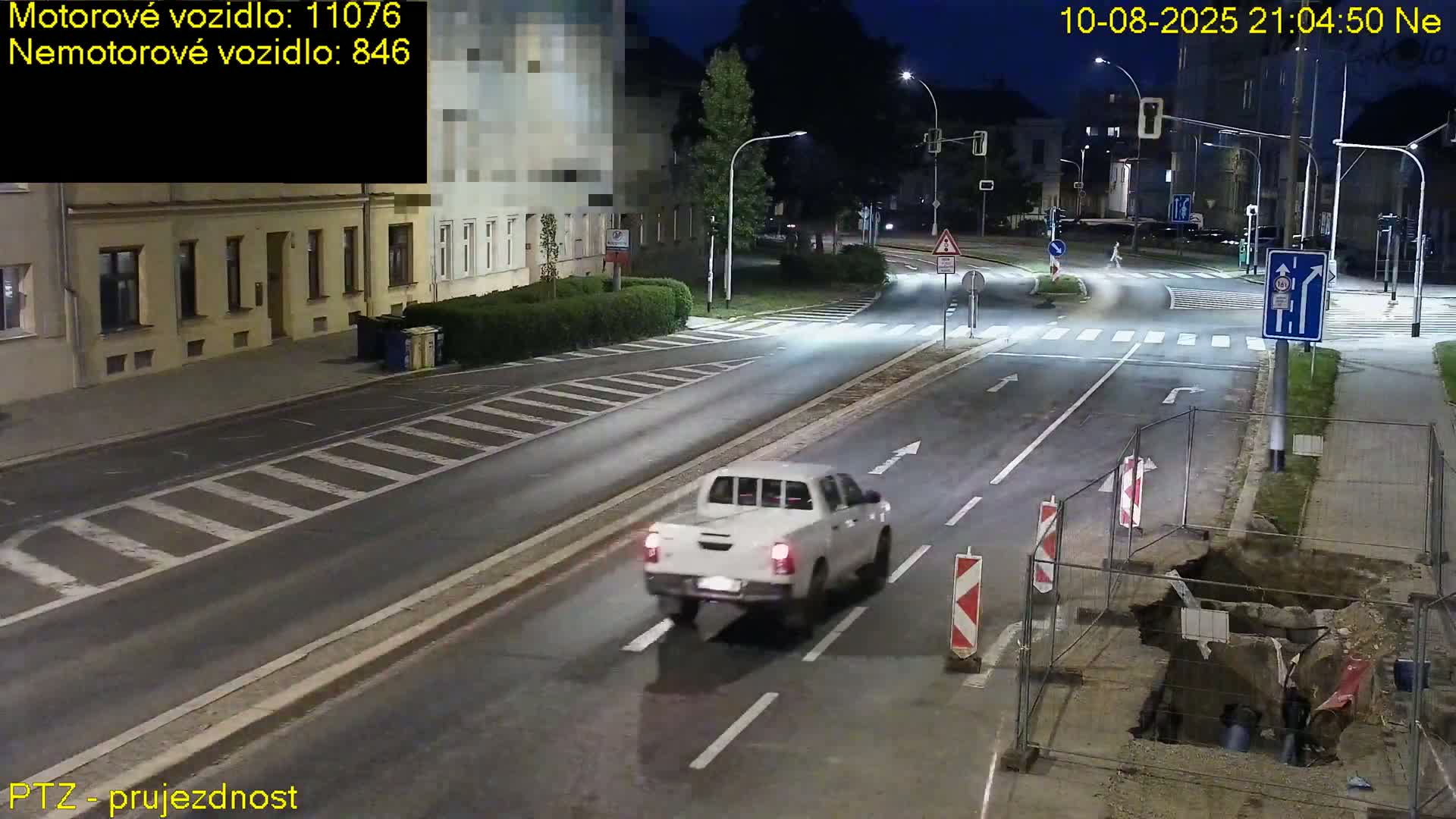 Kroměříž, Husovo & Kotojedska Náměstí Square /ul. 1.Máje (1 May Street) Junction Live Cam - Kromeriz, Zlin, Czechia