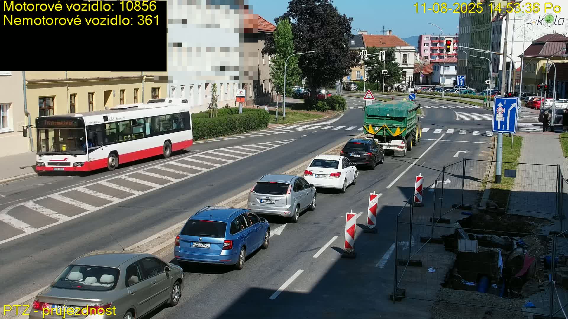 Kroměříž, Husovo & Kotojedska Náměstí Square /ul. 1.Máje (1 May Street) Junction Live Cam - Kromeriz, Zlin, Czechia