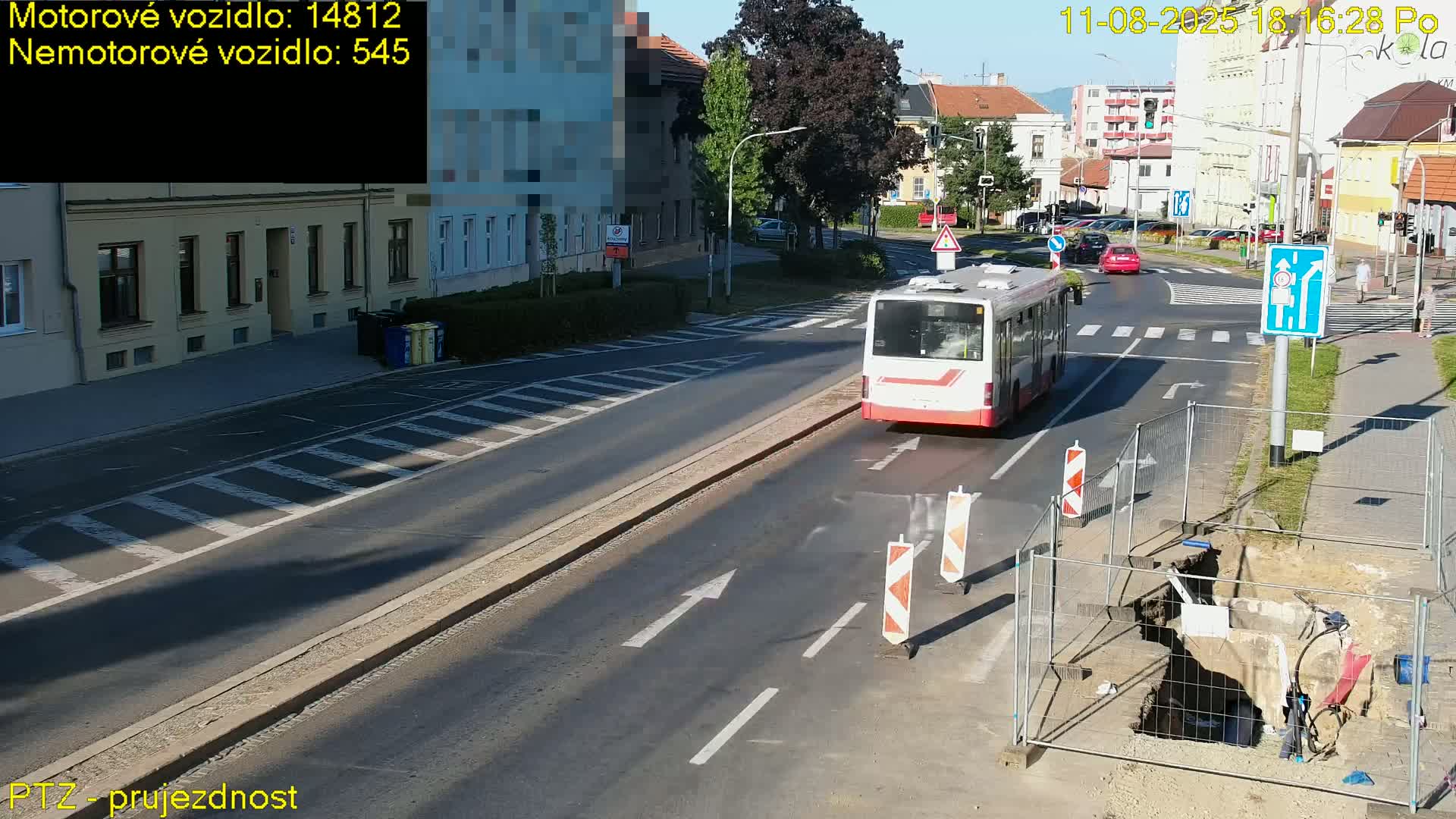 Kroměříž, Husovo & Kotojedska Náměstí Square /ul. 1.Máje (1 May Street) Junction Live Cam - Kromeriz, Zlin, Czechia