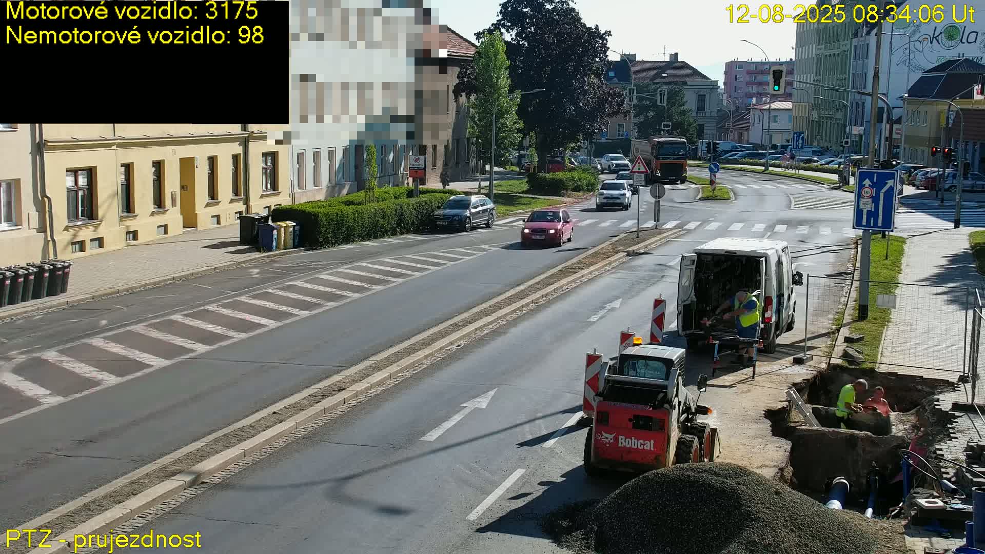 Kroměříž, Husovo & Kotojedska Náměstí Square /ul. 1.Máje (1 May Street) Junction Live Cam - Kromeriz, Zlin, Czechia