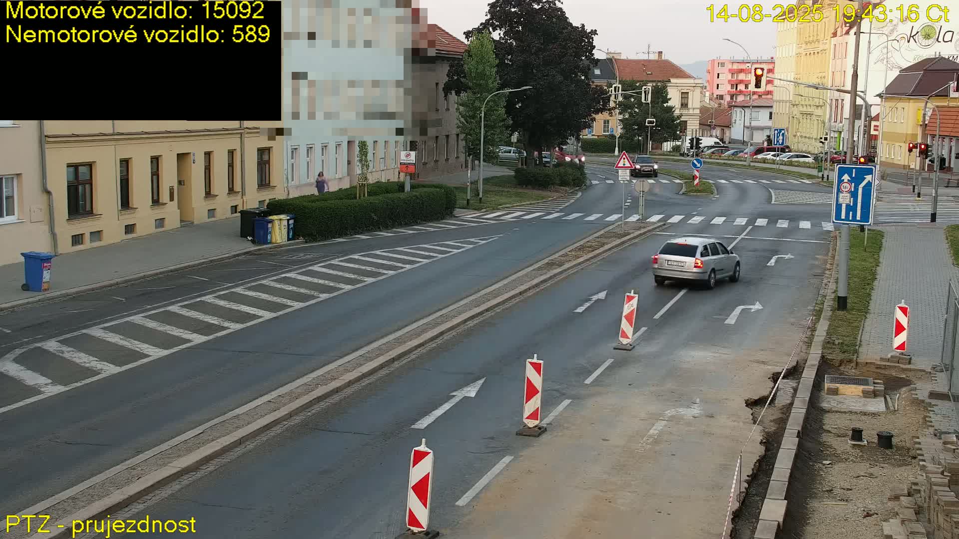 Kroměříž, Husovo & Kotojedska Náměstí Square /ul. 1.Máje (1 May Street) Junction Live Cam - Kromeriz, Zlin, Czechia