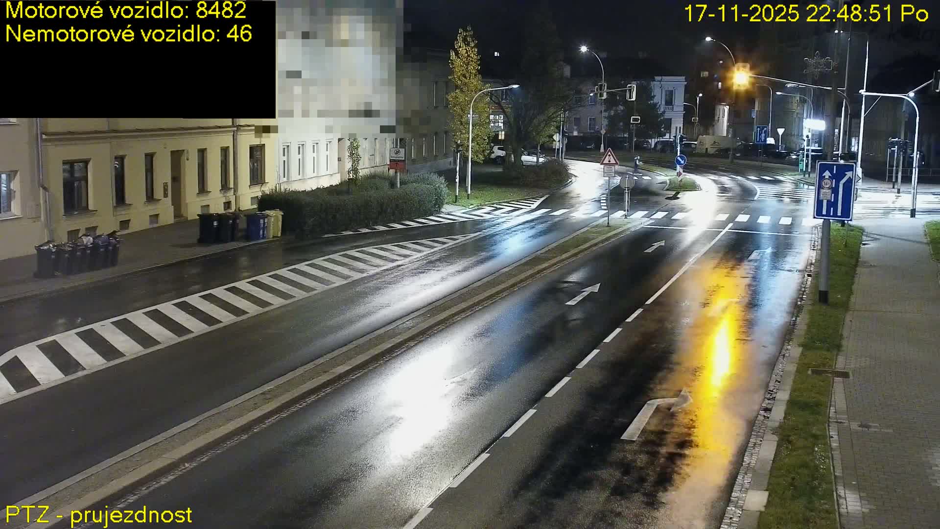 Kroměříž, Husovo & Kotojedska Náměstí Square /ul. 1.Máje (1 May Street) Junction Live Cam - Kromeriz, Zlin, Czechia