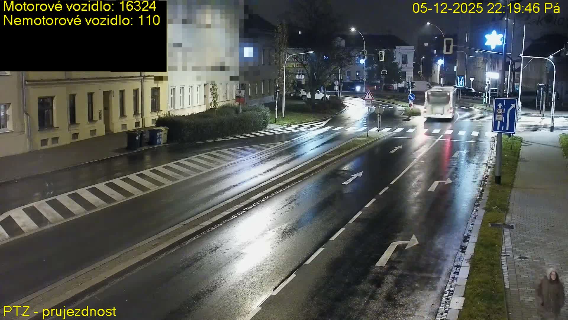 Kroměříž, Husovo & Kotojedska Náměstí Square /ul. 1.Máje (1 May Street) Junction Live Cam - Kromeriz, Zlin, Czechia