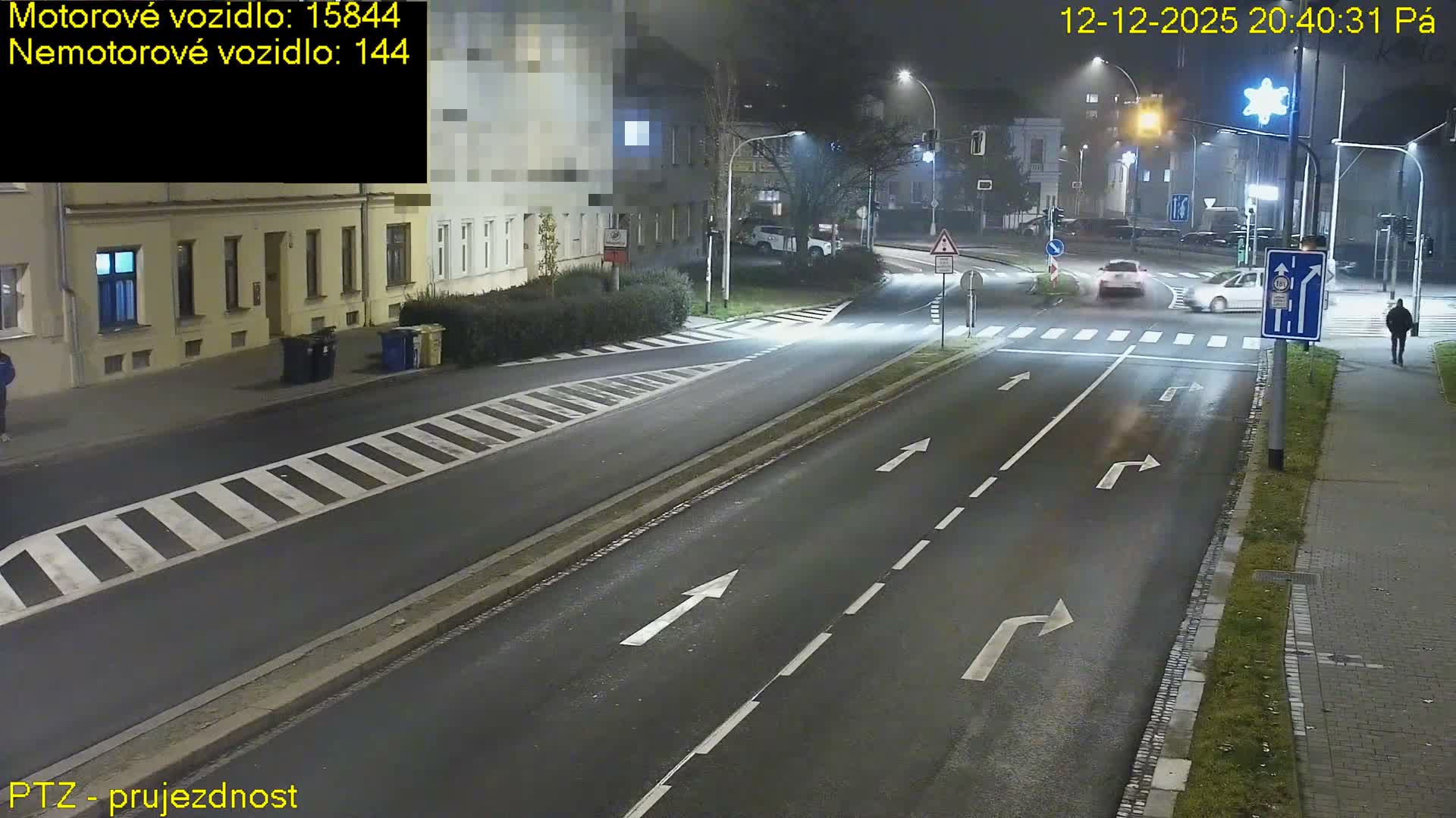 Kroměříž, Husovo & Kotojedska Náměstí Square /ul. 1.Máje (1 May Street) Junction Live Cam - Kromeriz, Zlin, Czechia