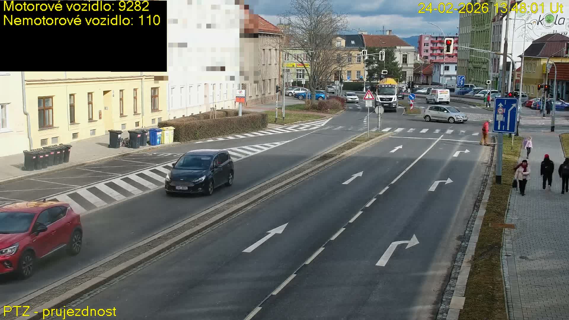 Kroměříž, Husovo & Kotojedska Náměstí Square /ul. 1.Máje (1 May Street) Junction Live Cam - Kromeriz, Zlin, Czechia
