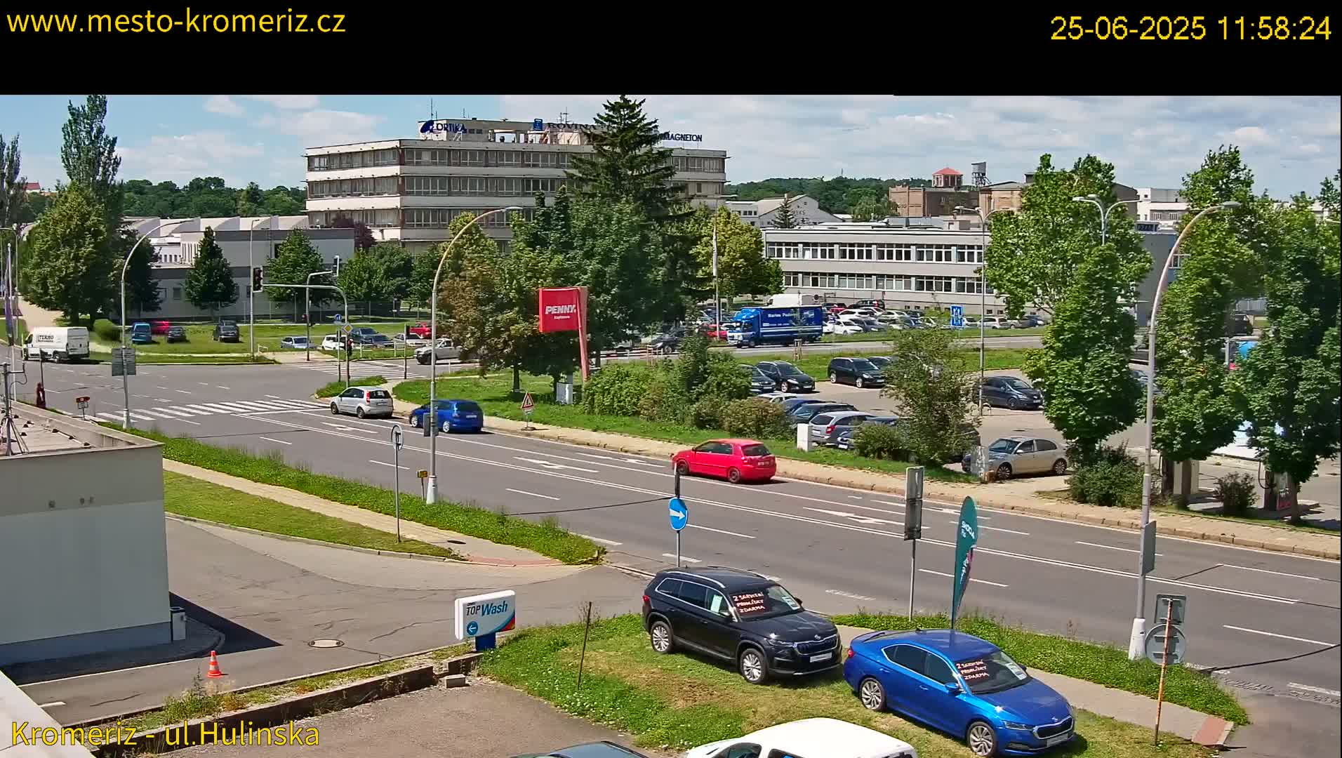 Kroměříž ,  Hulínská & Kaplanova & Čelakovského Intersection Live Cam -  Kromeriz, Zlin, Czechia