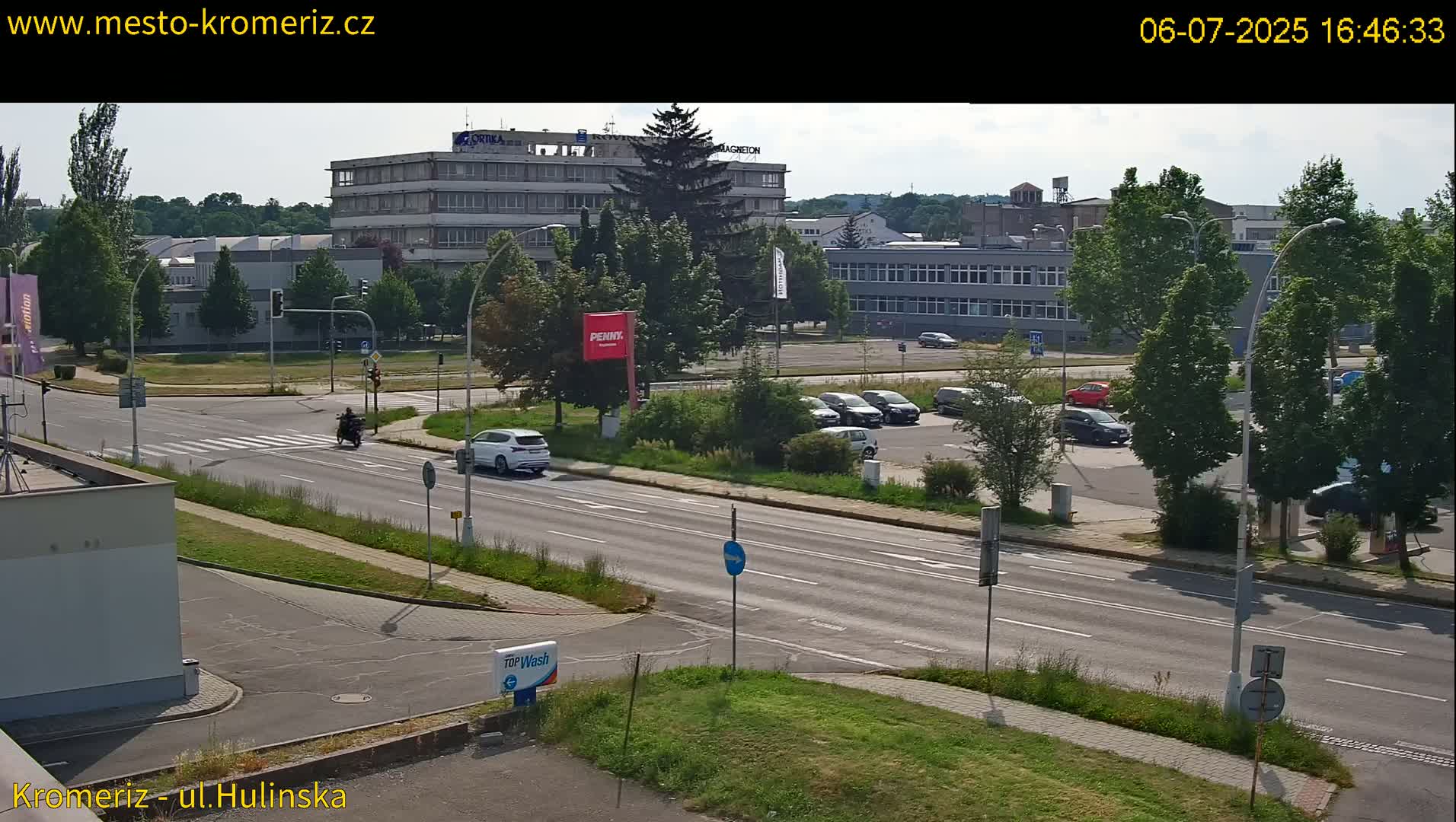 Kroměříž ,  Hulínská & Kaplanova & Čelakovského Intersection Live Cam -  Kromeriz, Zlin, Czechia