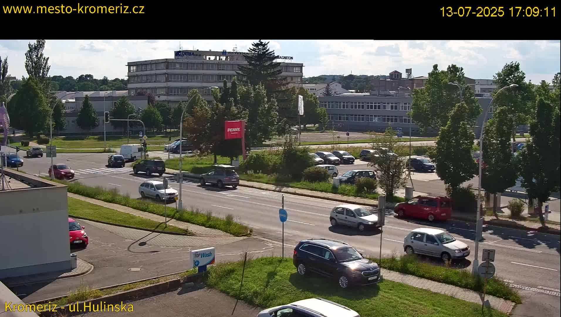 Kroměříž ,  Hulínská & Kaplanova & Čelakovského Intersection Live Cam -  Kromeriz, Zlin, Czechia