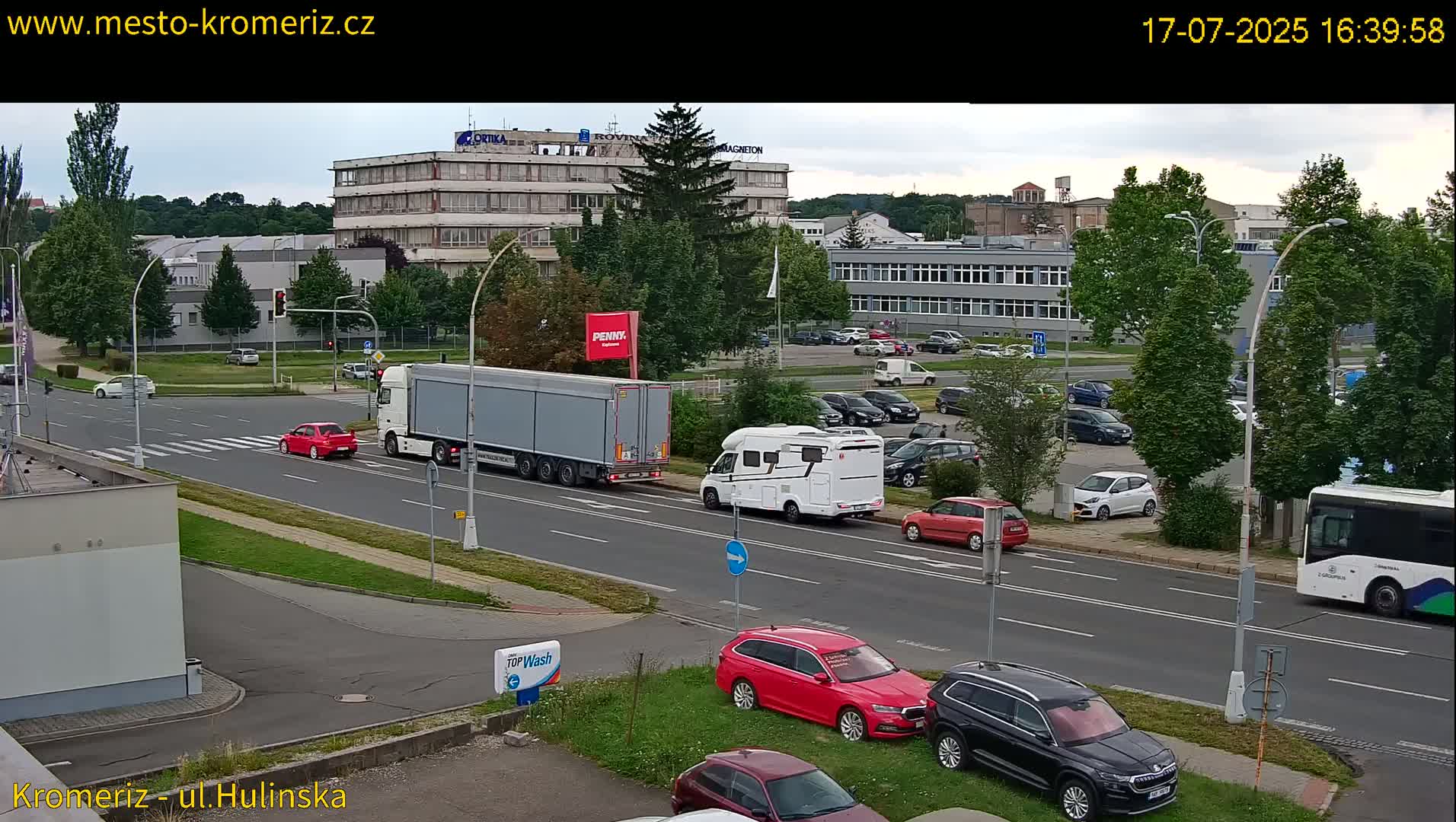 Kroměříž ,  Hulínská & Kaplanova & Čelakovského Intersection Live Cam -  Kromeriz, Zlin, Czechia
