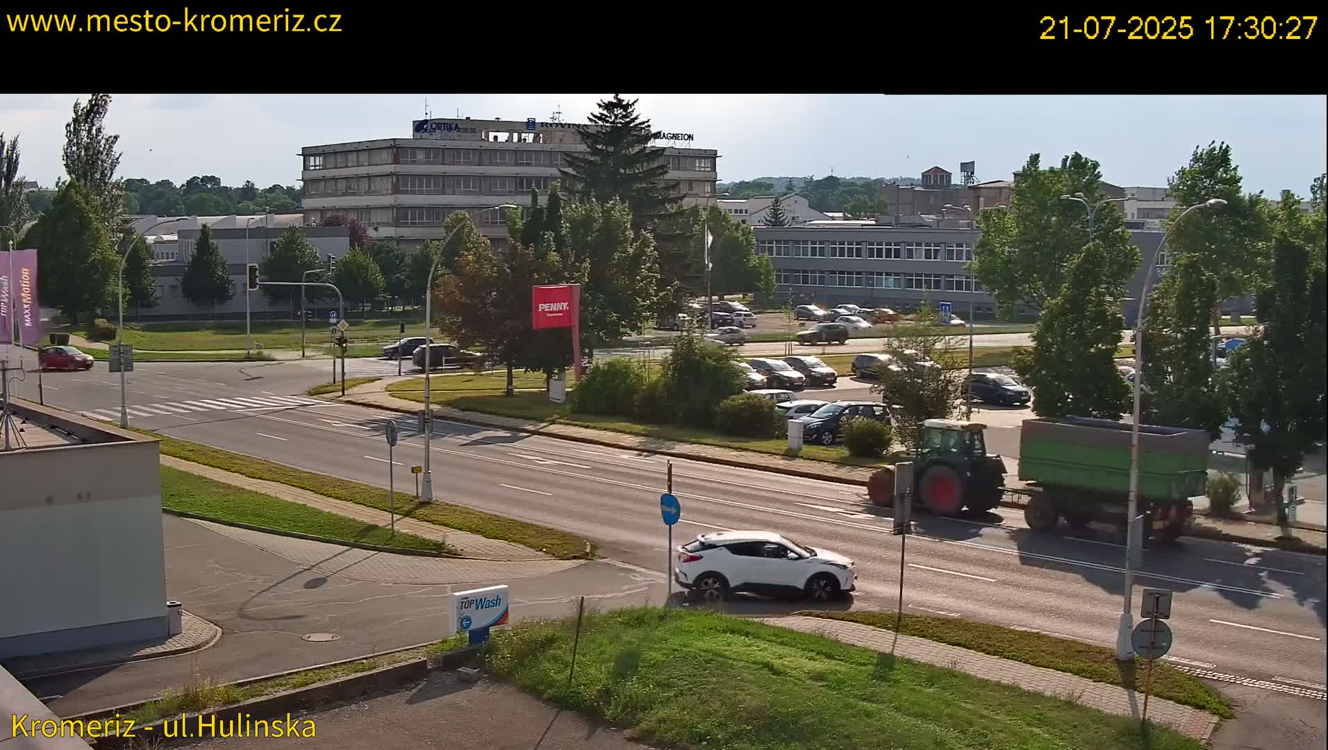 Kroměříž ,  Hulínská & Kaplanova & Čelakovského Intersection Live Cam -  Kromeriz, Zlin, Czechia
