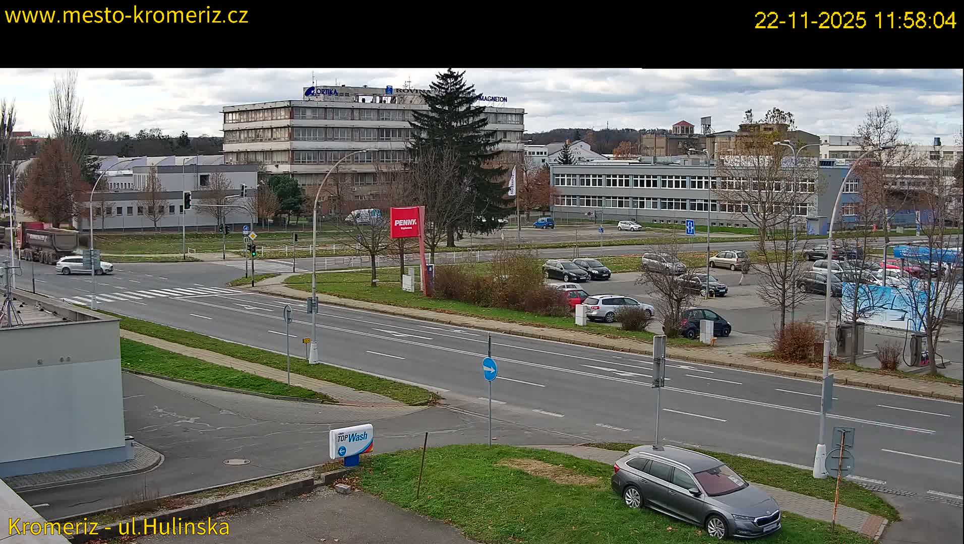 Kroměříž ,  Hulínská & Kaplanova & Čelakovského Intersection Live Cam -  Kromeriz, Zlin, Czechia