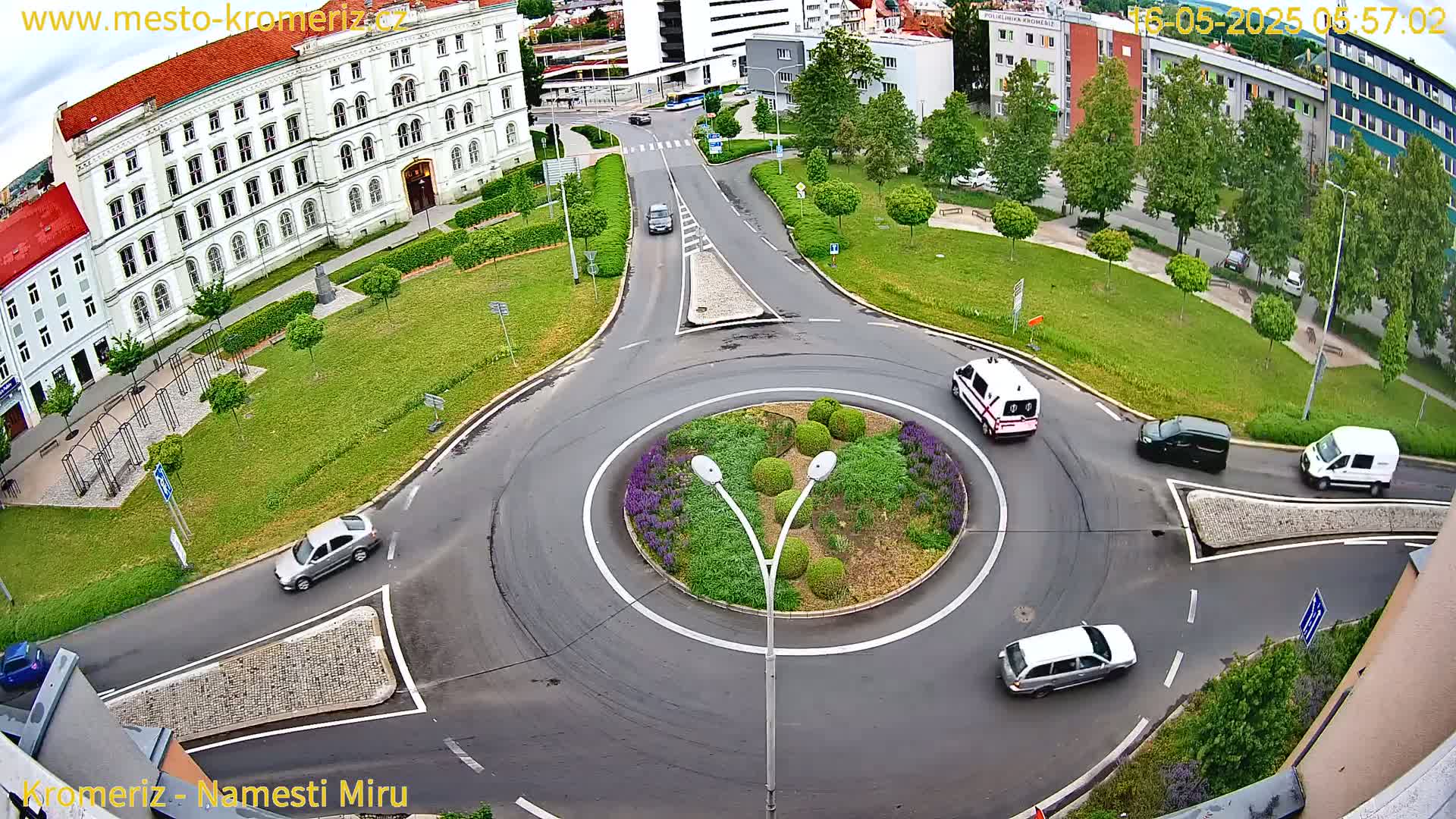 Kroměříž  , Náměstí Míru (Peace Square) Junction Live Cam - Kromeriz, Zlin, Czechia