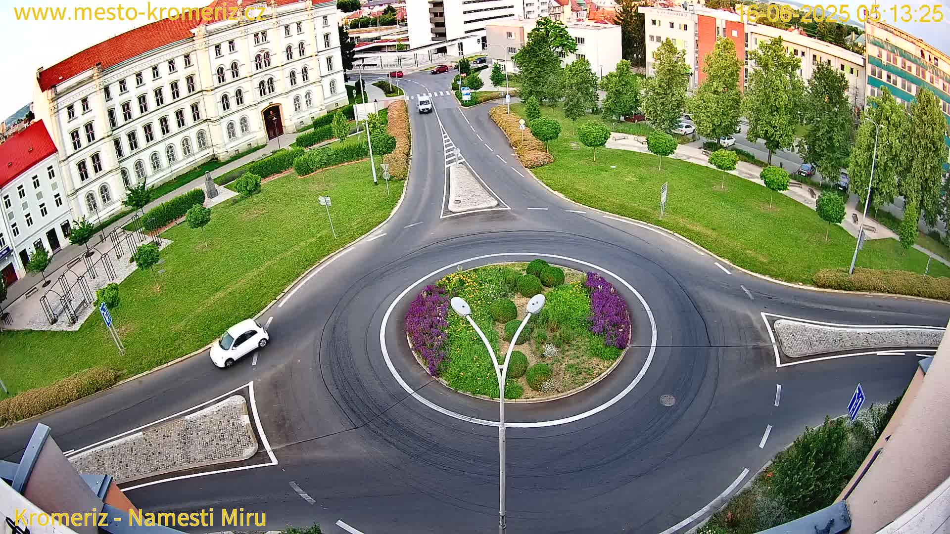 Kroměříž  , Náměstí Míru (Peace Square) Junction Live Cam - Kromeriz, Zlin, Czechia