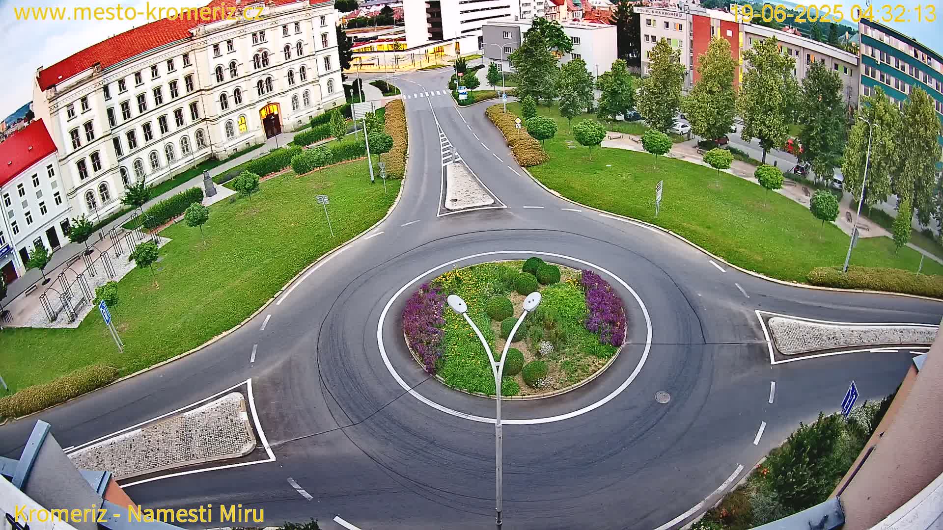 Kroměříž  , Náměstí Míru (Peace Square) Junction Live Cam - Kromeriz, Zlin, Czechia