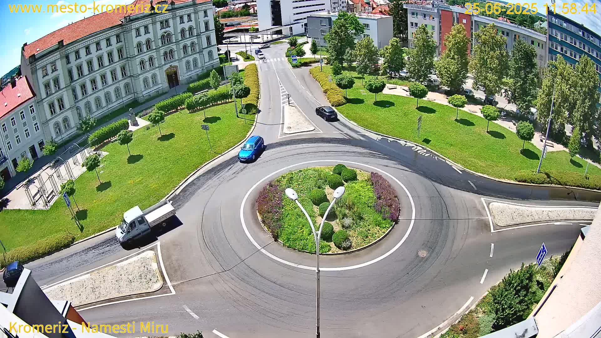 Kroměříž  , Náměstí Míru (Peace Square) Junction Live Cam - Kromeriz, Zlin, Czechia