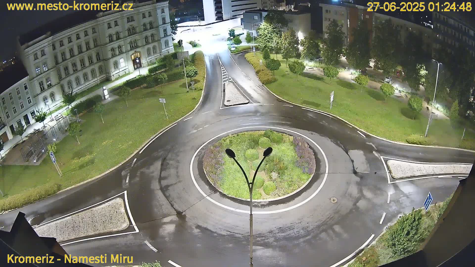 Kroměříž  , Náměstí Míru (Peace Square) Junction Live Cam - Kromeriz, Zlin, Czechia