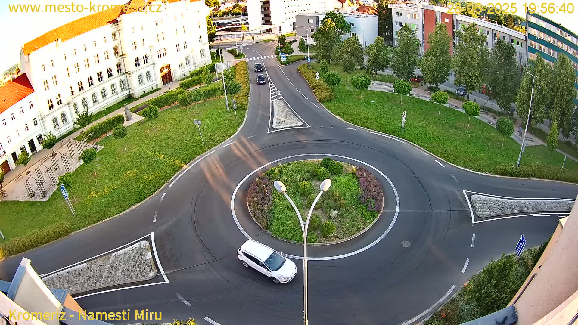 Kroměříž  , Náměstí Míru (Peace Square) Junction Live Cam - Kromeriz, Zlin, Czechia