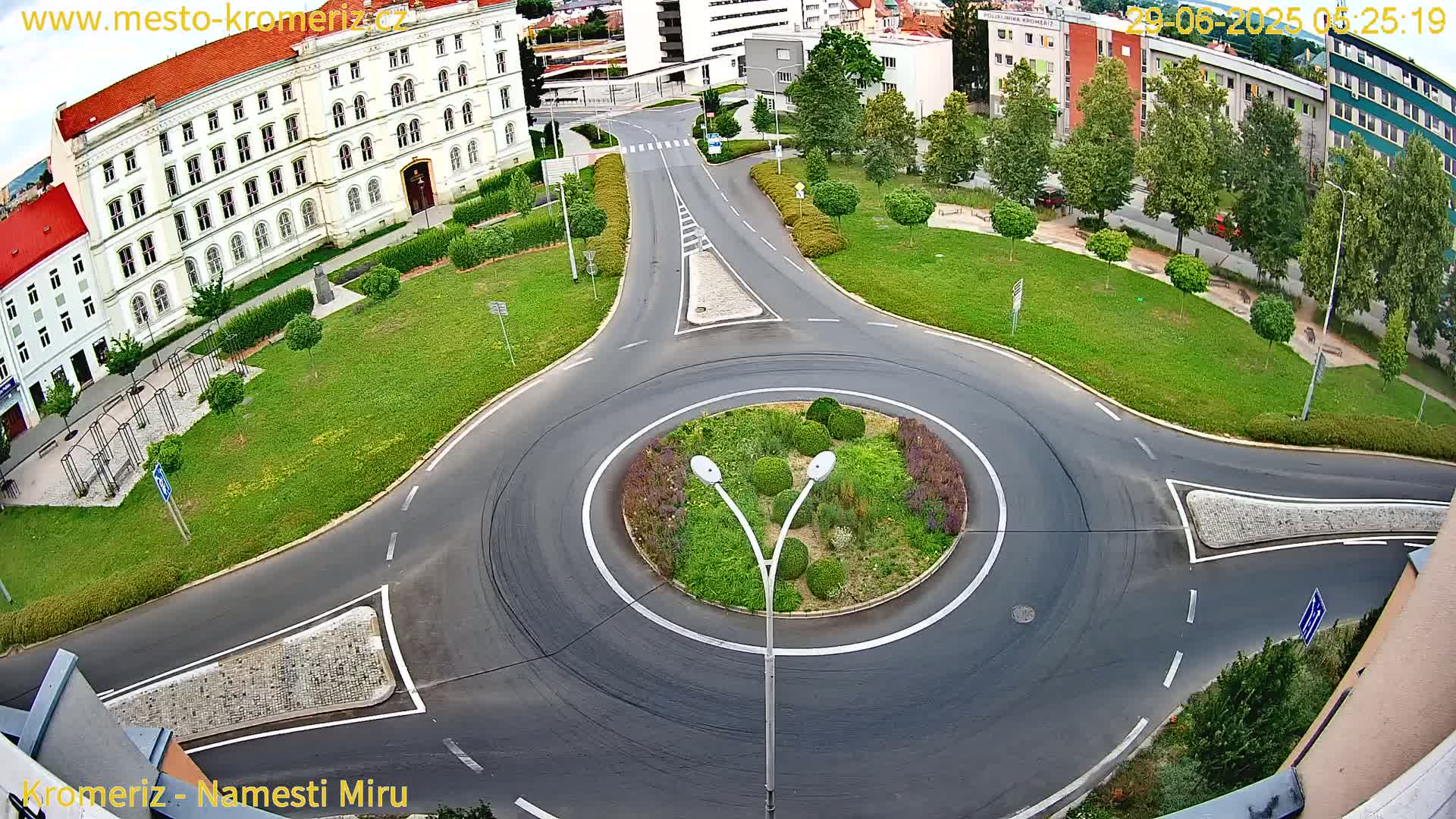 Kroměříž  , Náměstí Míru (Peace Square) Junction Live Cam - Kromeriz, Zlin, Czechia