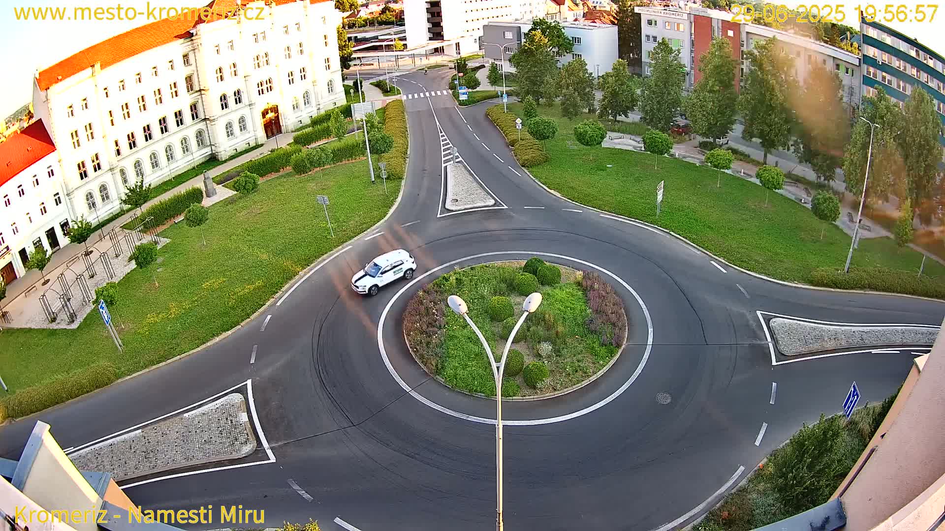 Kroměříž  , Náměstí Míru (Peace Square) Junction Live Cam - Kromeriz, Zlin, Czechia