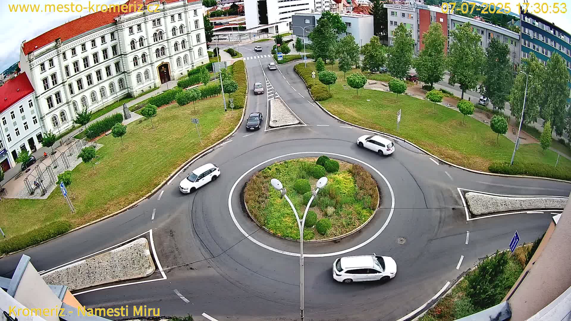 Kroměříž  , Náměstí Míru (Peace Square) Junction Live Cam - Kromeriz, Zlin, Czechia