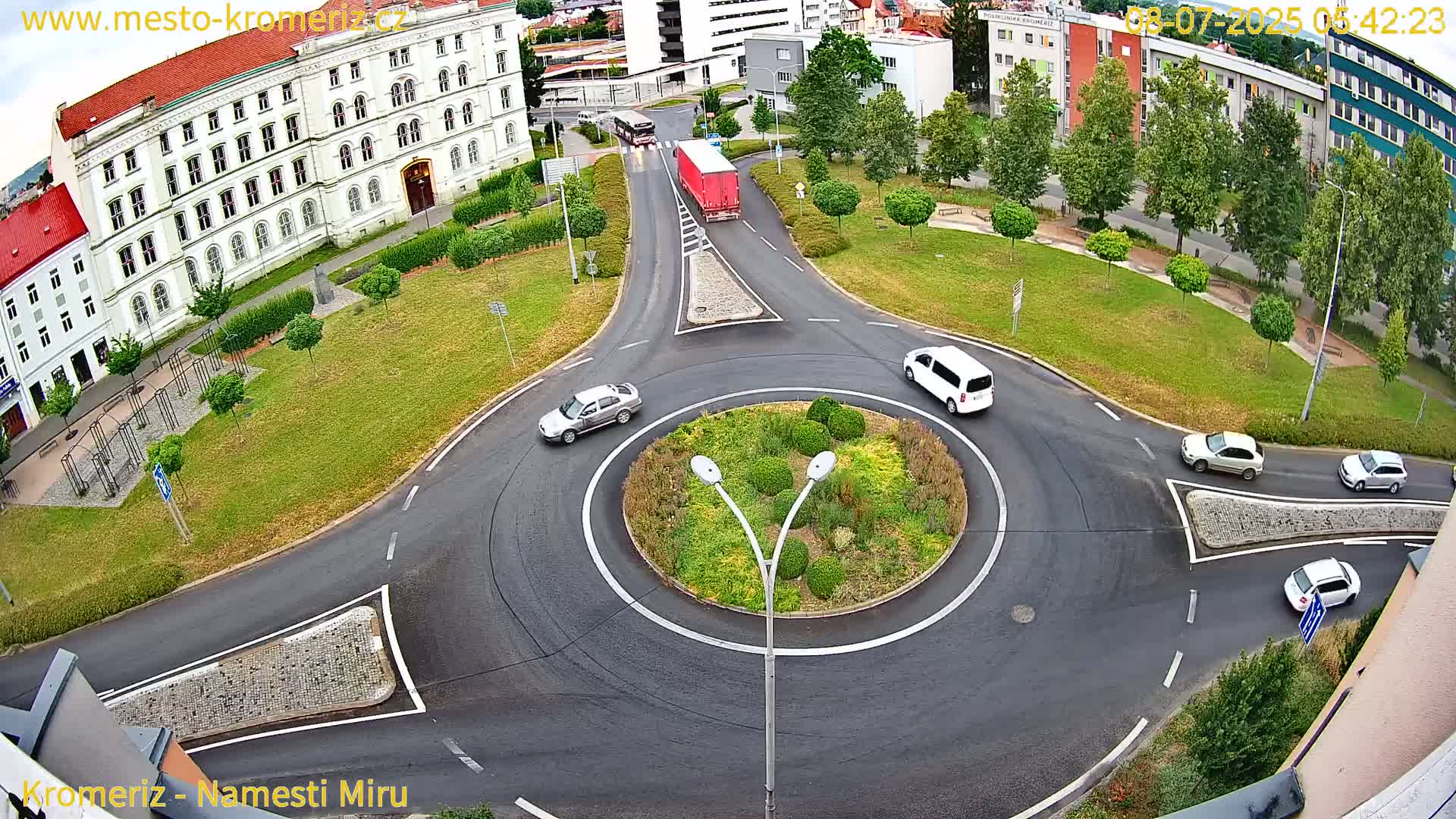 Kroměříž  , Náměstí Míru (Peace Square) Junction Live Cam - Kromeriz, Zlin, Czechia