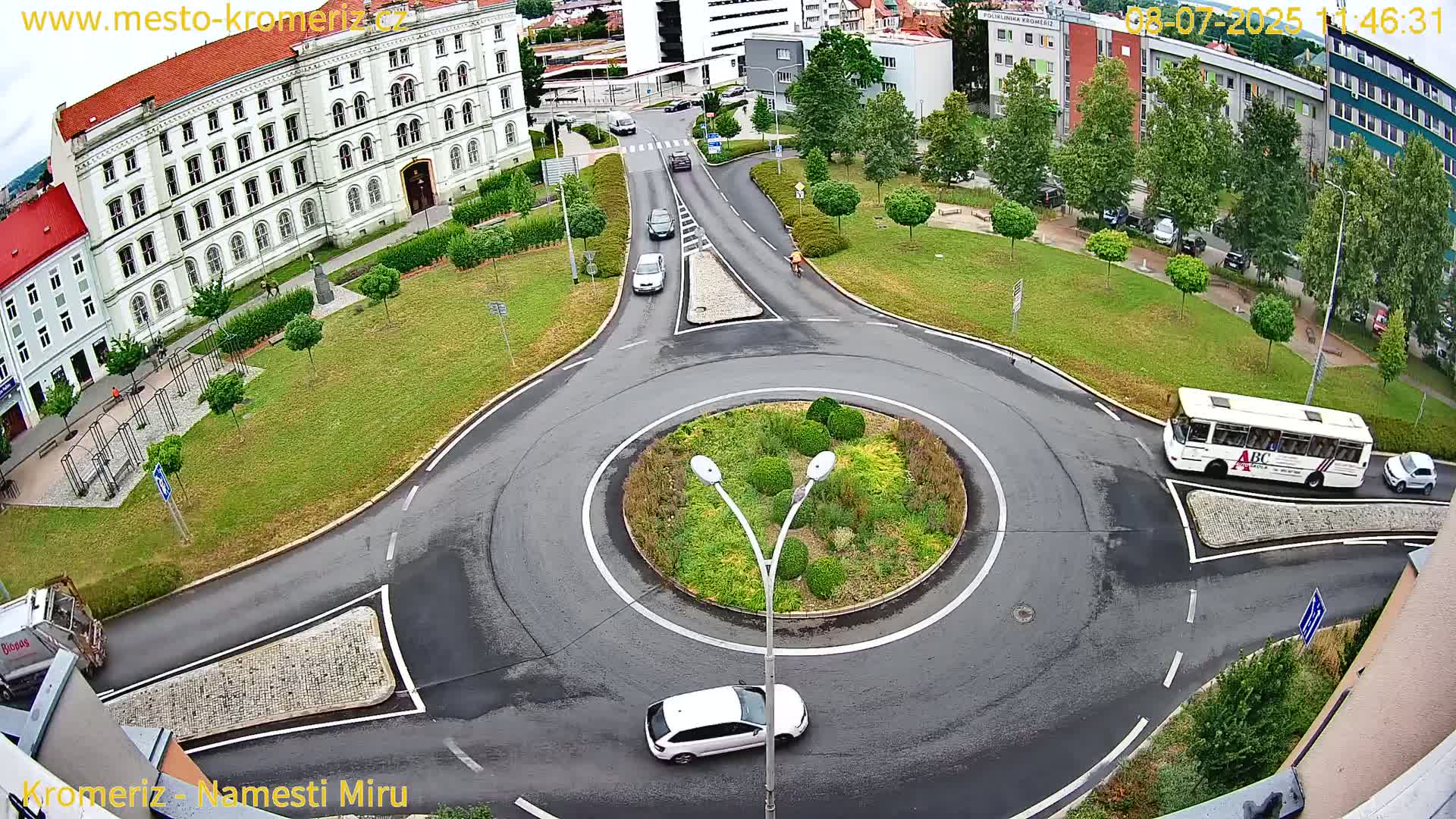 Kroměříž  , Náměstí Míru (Peace Square) Junction Live Cam - Kromeriz, Zlin, Czechia