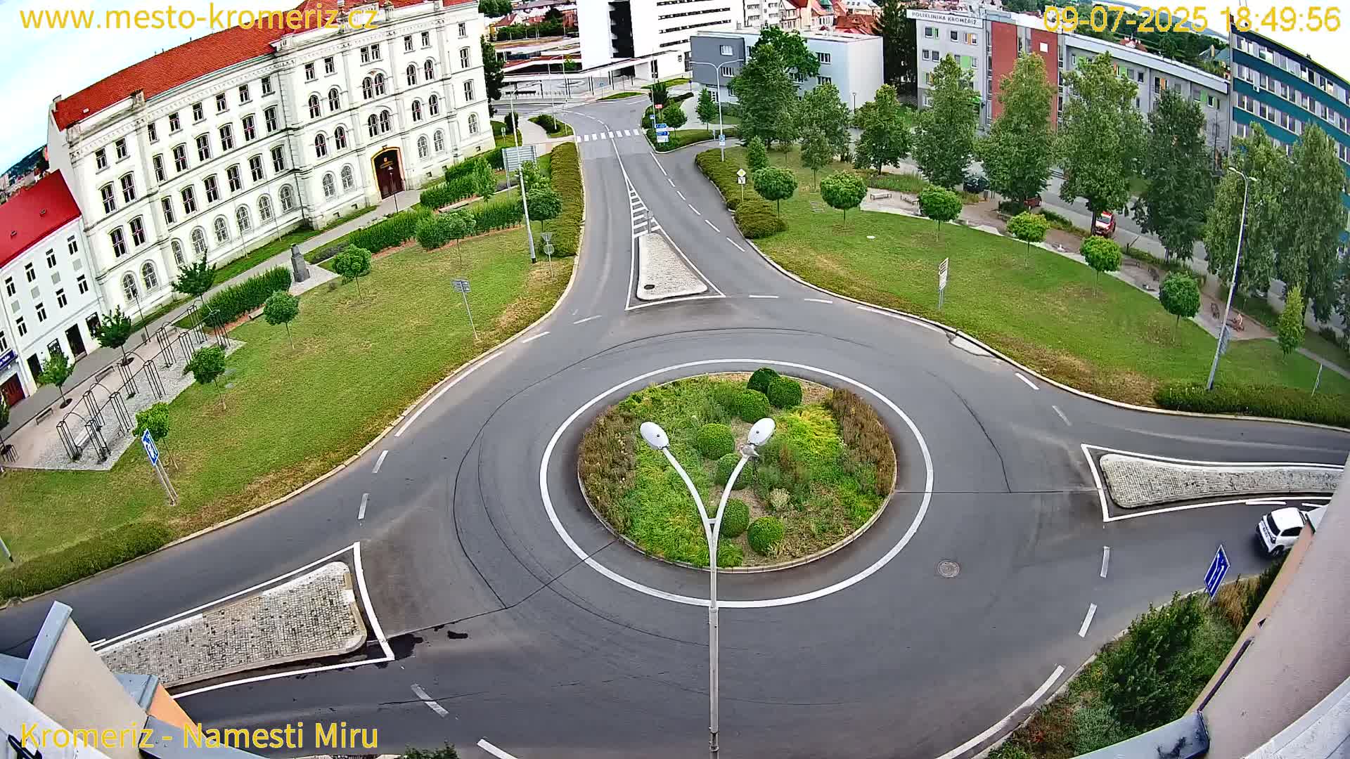 Kroměříž  , Náměstí Míru (Peace Square) Junction Live Cam - Kromeriz, Zlin, Czechia