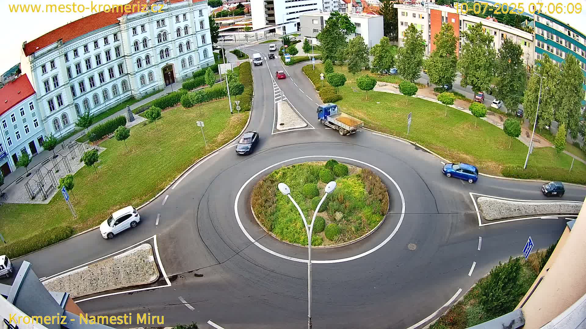 Kroměříž  , Náměstí Míru (Peace Square) Junction Live Cam - Kromeriz, Zlin, Czechia