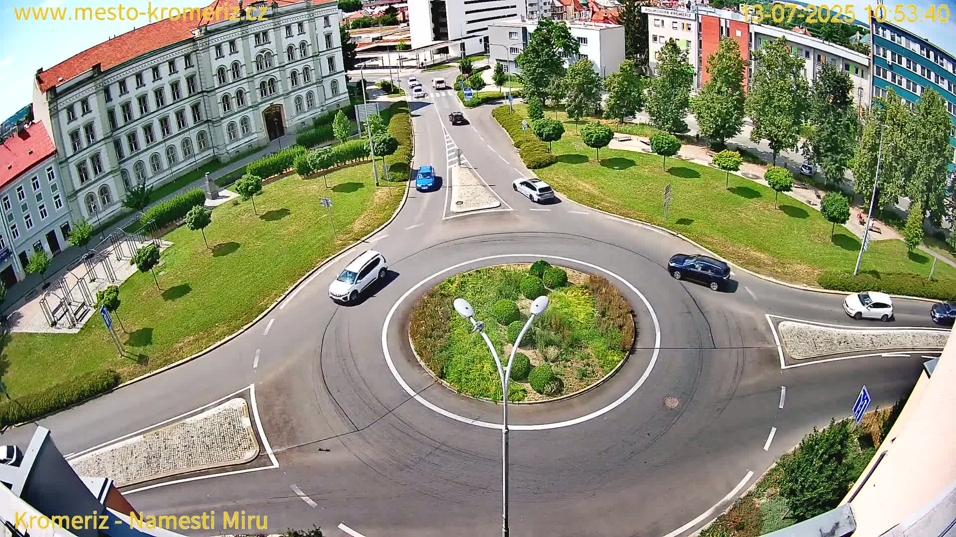 Kroměříž  , Náměstí Míru (Peace Square) Junction Live Cam - Kromeriz, Zlin, Czechia
