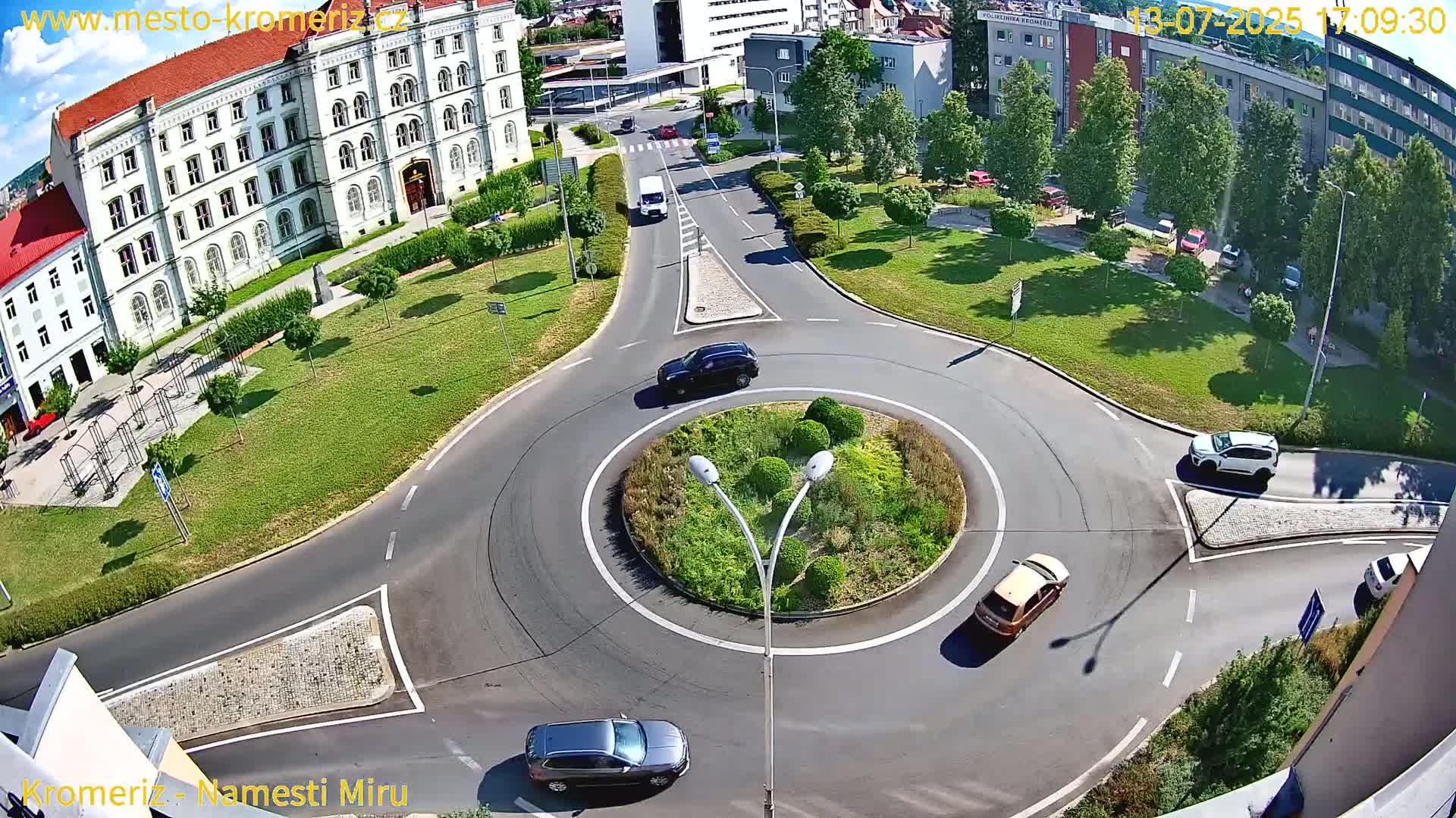 Kroměříž  , Náměstí Míru (Peace Square) Junction Live Cam - Kromeriz, Zlin, Czechia