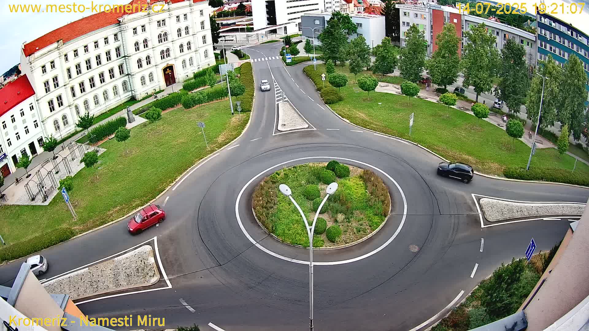 Kroměříž  , Náměstí Míru (Peace Square) Junction Live Cam - Kromeriz, Zlin, Czechia