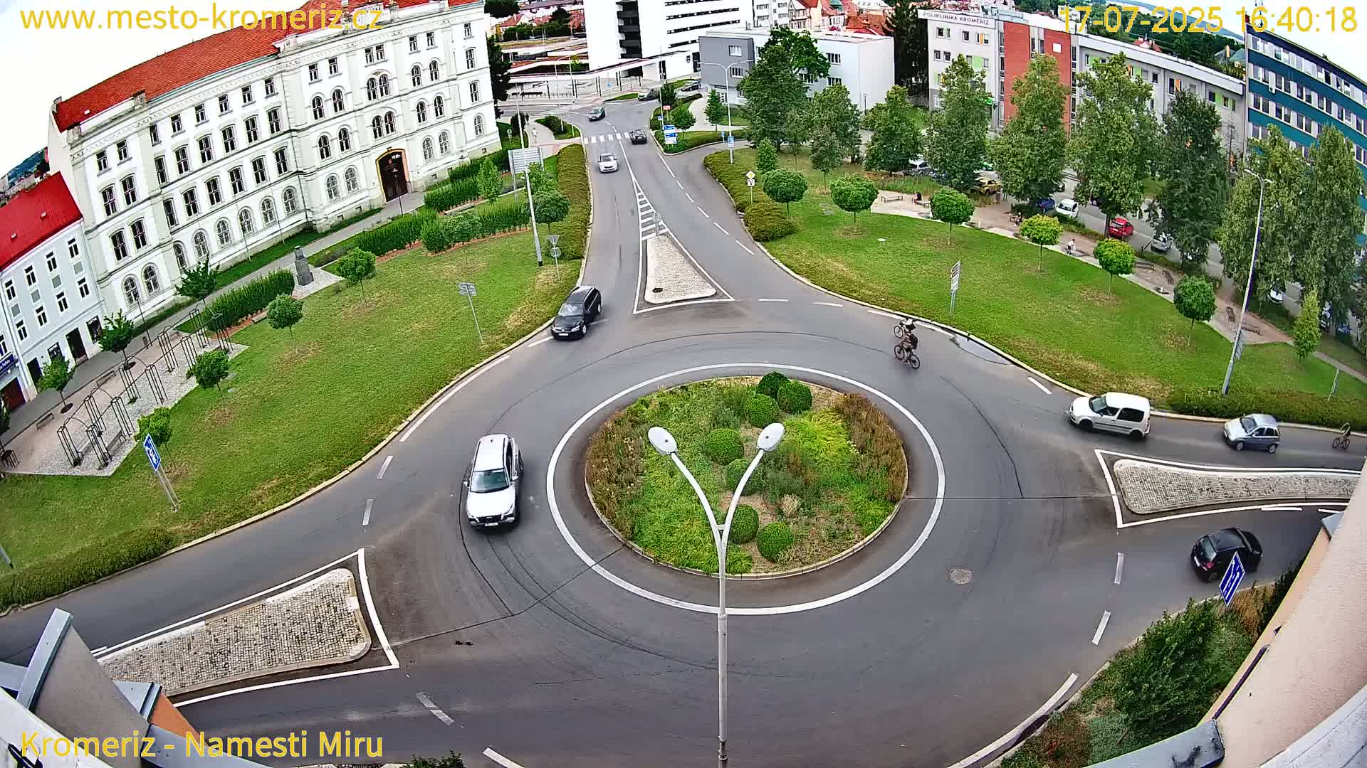 Kroměříž  , Náměstí Míru (Peace Square) Junction Live Cam - Kromeriz, Zlin, Czechia