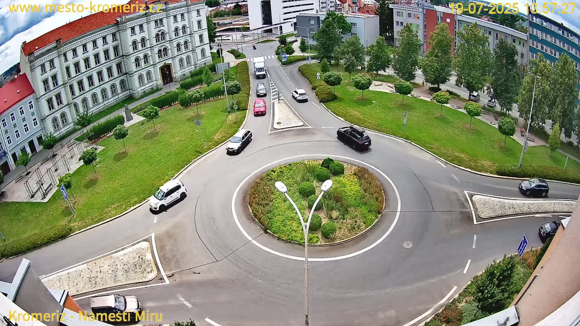 Kroměříž  , Náměstí Míru (Peace Square) Junction Live Cam - Kromeriz, Zlin, Czechia