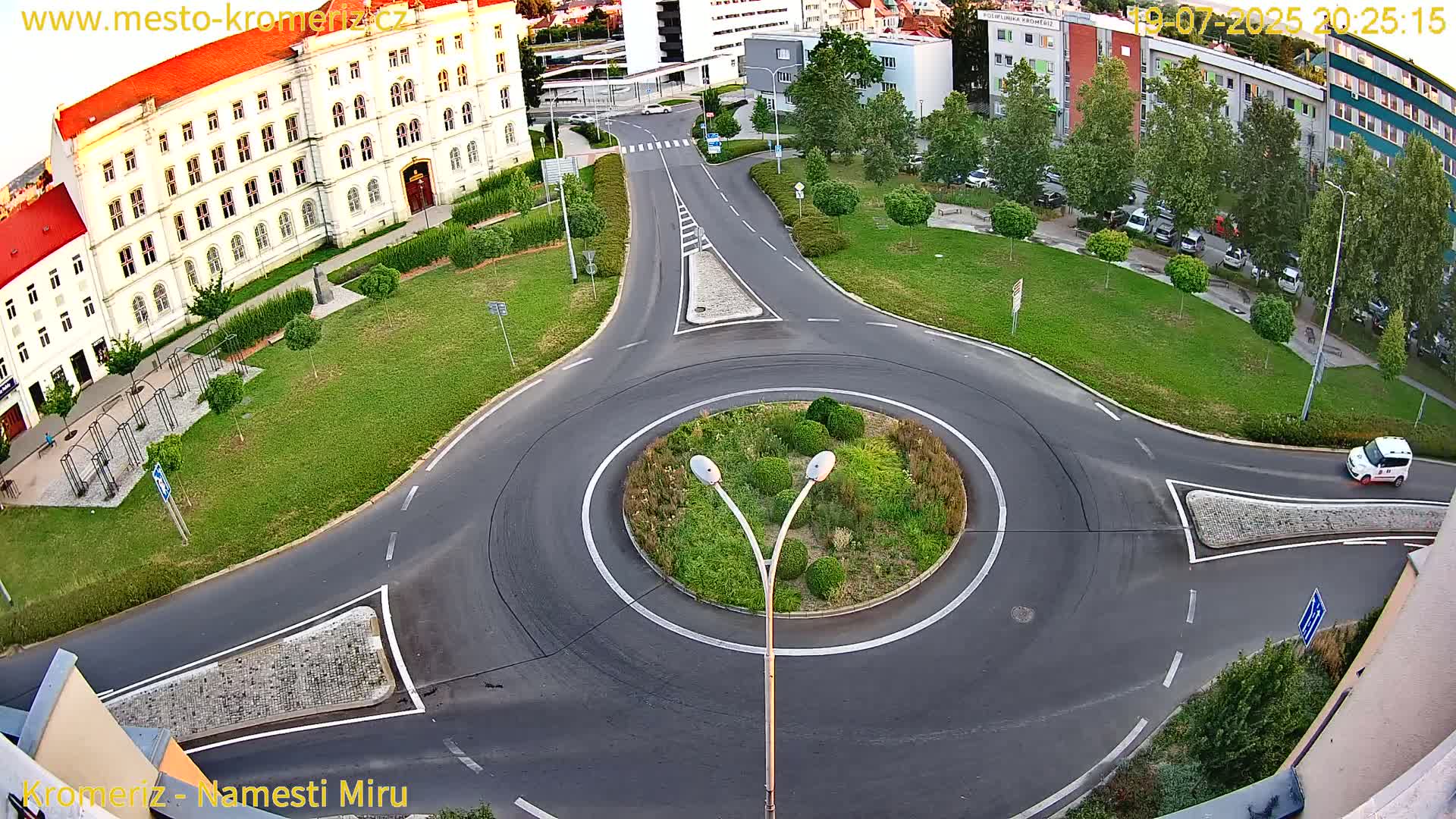 Kroměříž  , Náměstí Míru (Peace Square) Junction Live Cam - Kromeriz, Zlin, Czechia