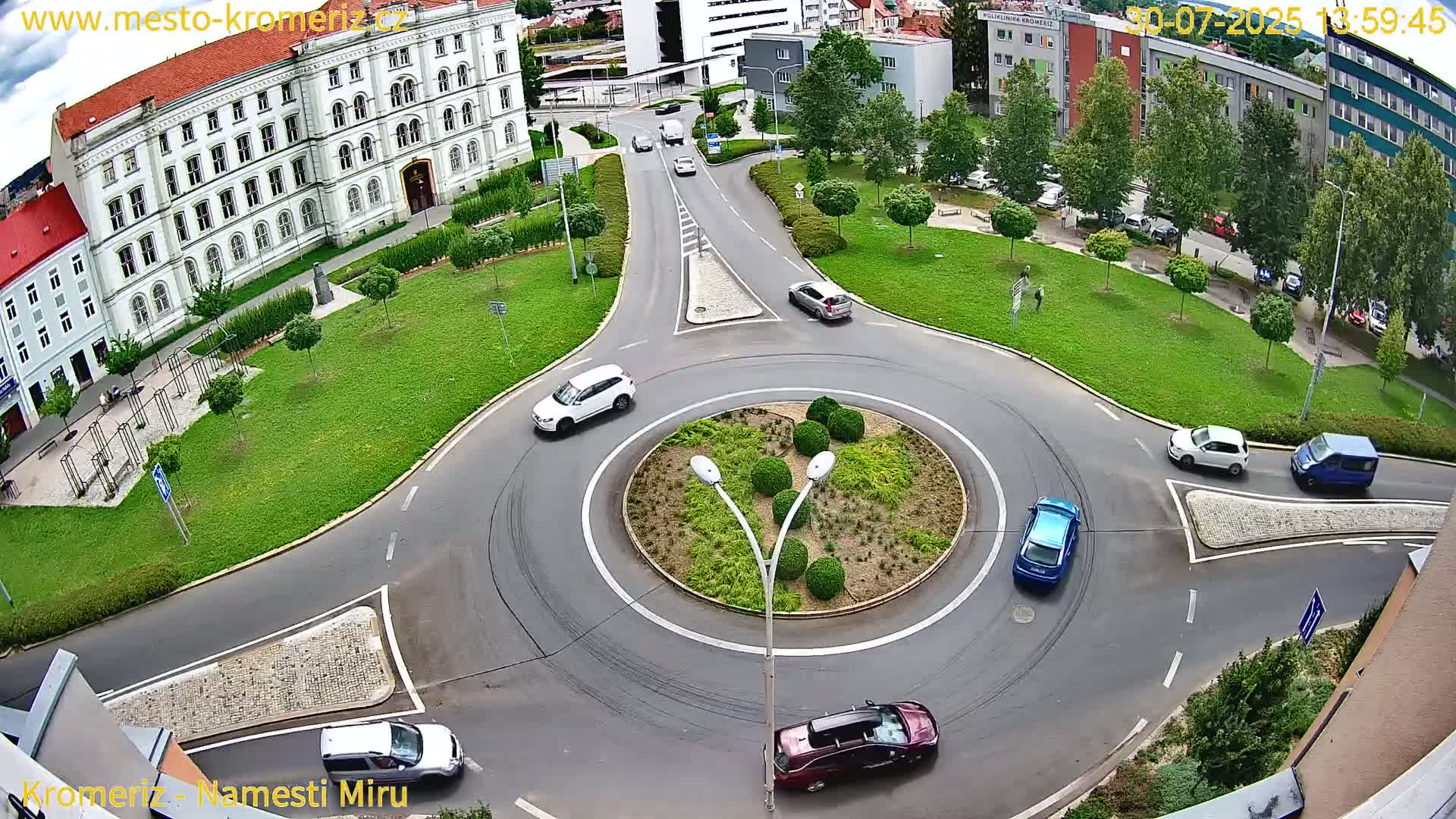 Kroměříž  , Náměstí Míru (Peace Square) Junction Live Cam - Kromeriz, Zlin, Czechia