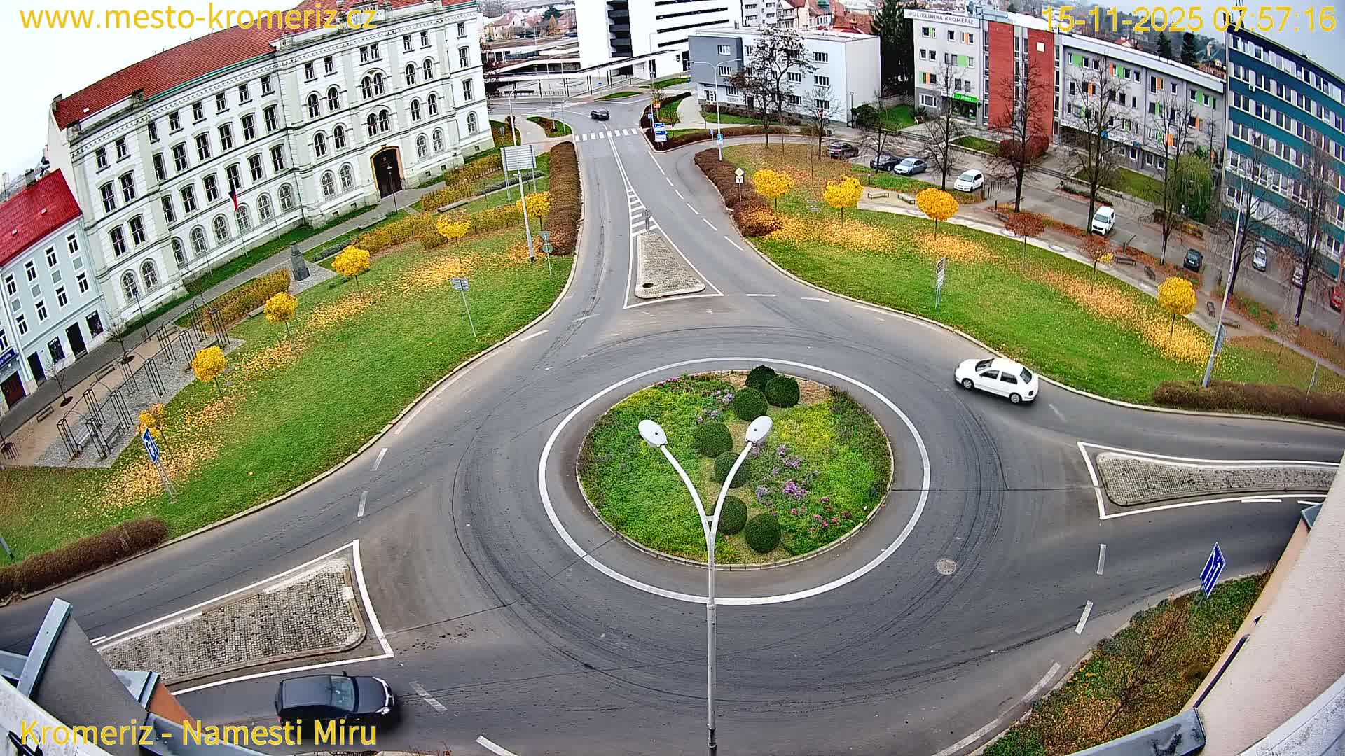 Kroměříž  , Náměstí Míru (Peace Square) Junction Live Cam - Kromeriz, Zlin, Czechia