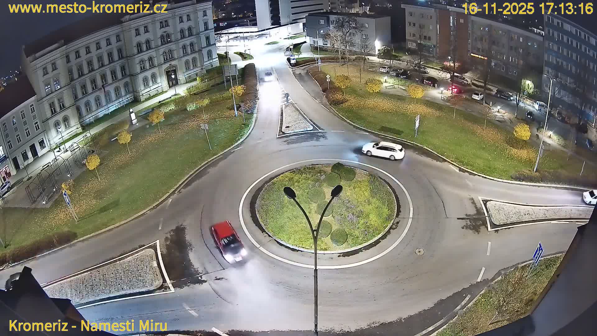 Kroměříž  , Náměstí Míru (Peace Square) Junction Live Cam - Kromeriz, Zlin, Czechia