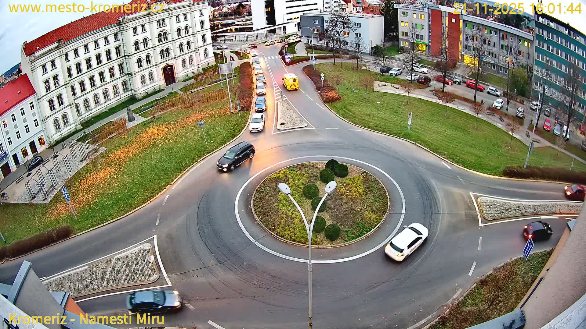 Kroměříž  , Náměstí Míru (Peace Square) Junction Live Cam - Kromeriz, Zlin, Czechia