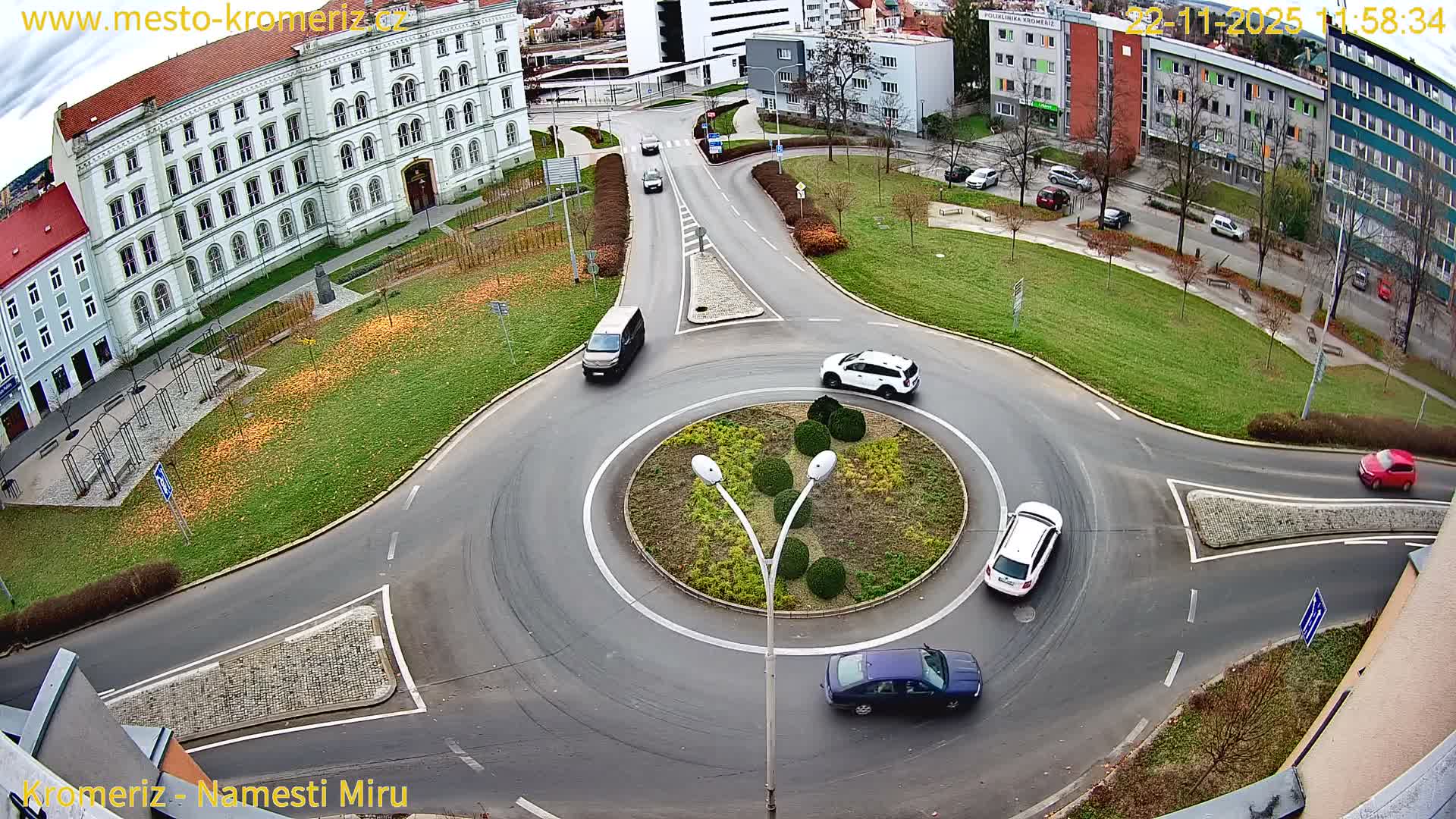 Kroměříž  , Náměstí Míru (Peace Square) Junction Live Cam - Kromeriz, Zlin, Czechia