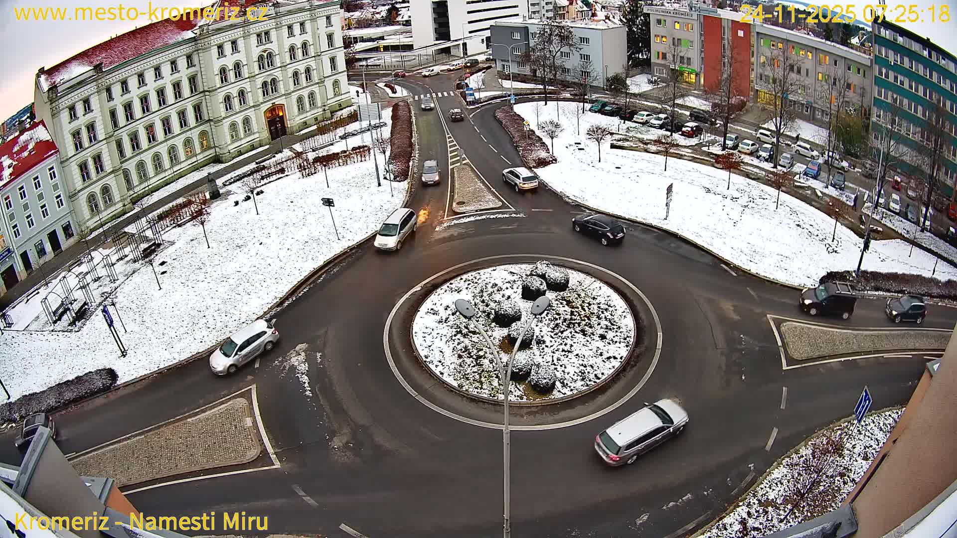 Kroměříž  , Náměstí Míru (Peace Square) Junction Live Cam - Kromeriz, Zlin, Czechia