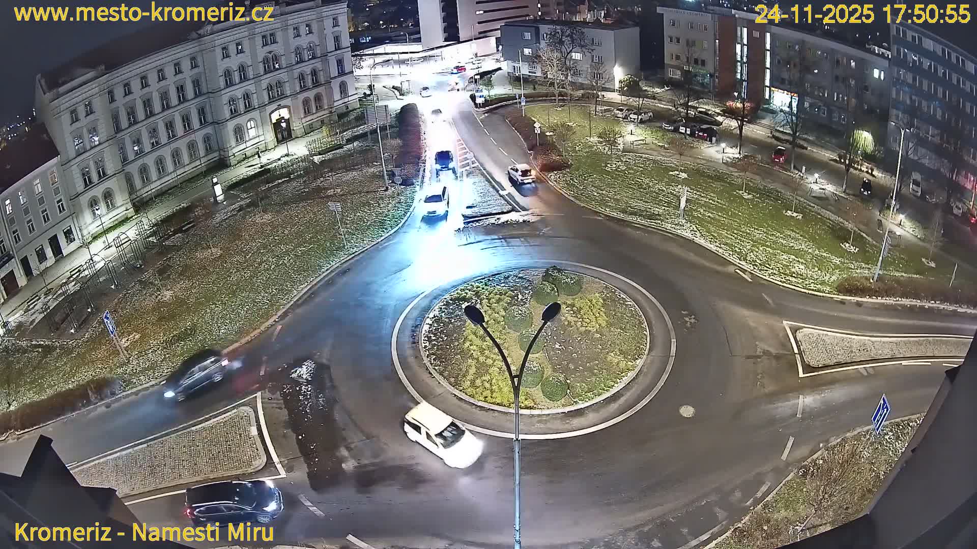 Kroměříž  , Náměstí Míru (Peace Square) Junction Live Cam - Kromeriz, Zlin, Czechia