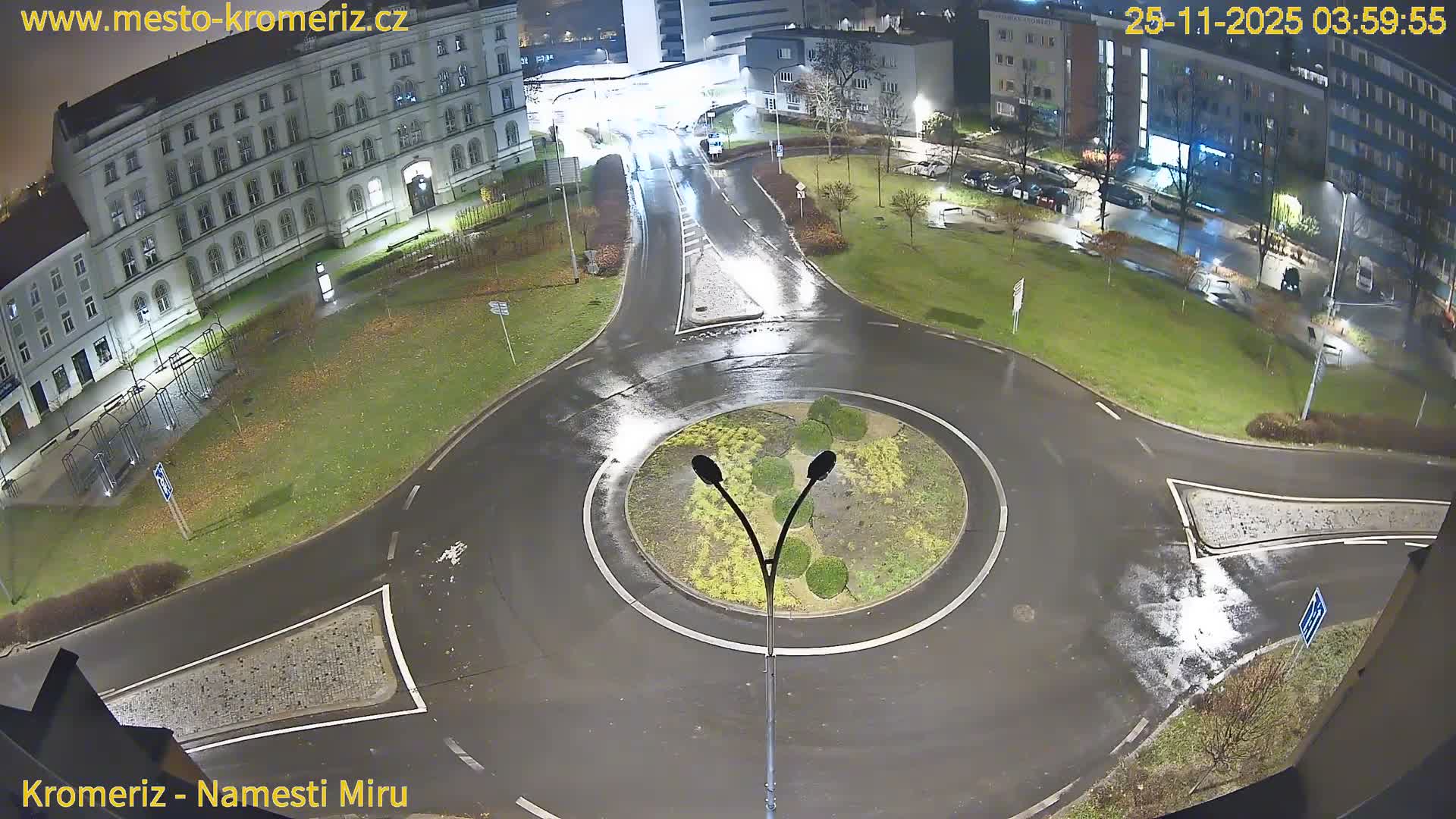 Kroměříž  , Náměstí Míru (Peace Square) Junction Live Cam - Kromeriz, Zlin, Czechia