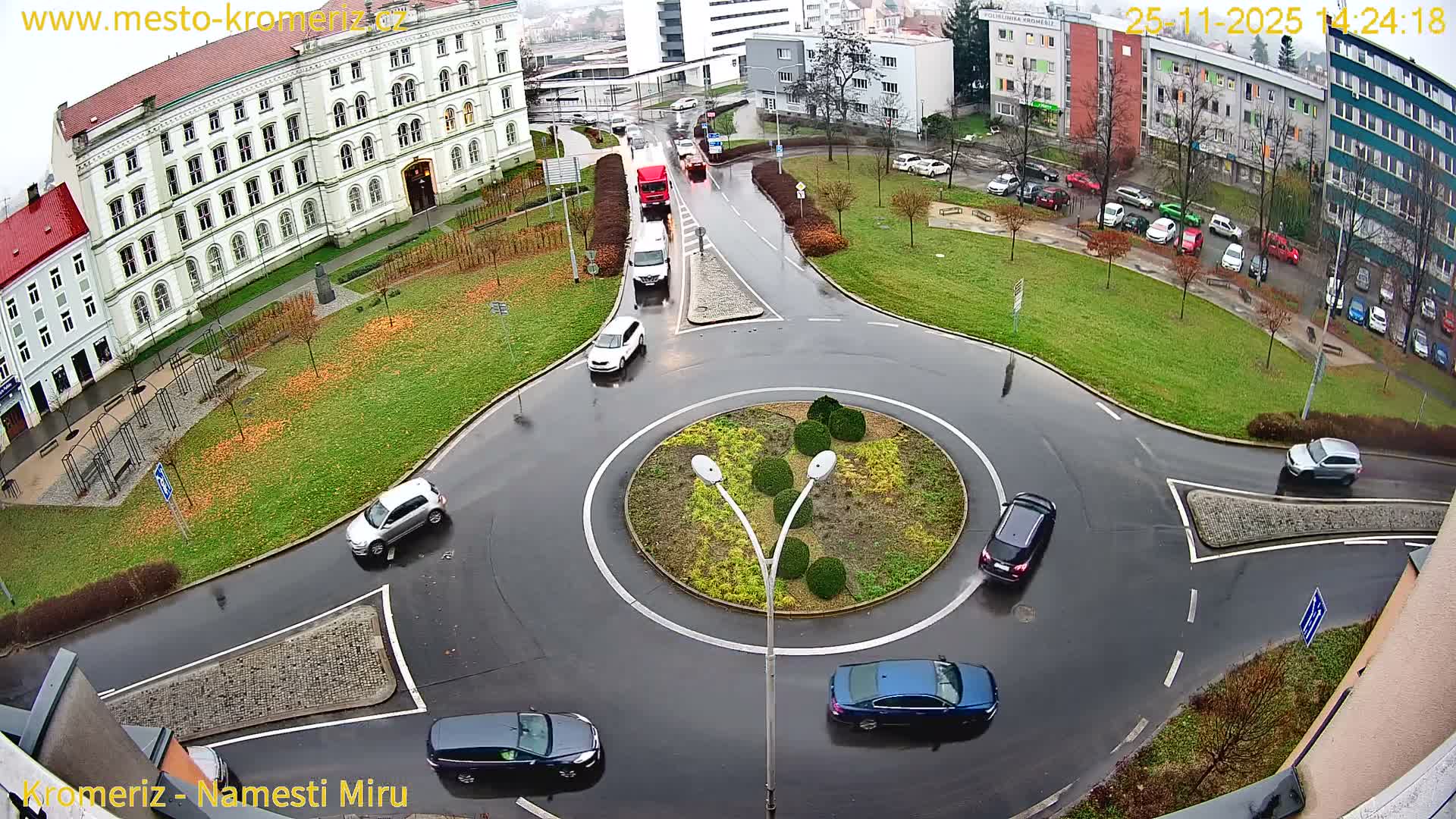 Kroměříž  , Náměstí Míru (Peace Square) Junction Live Cam - Kromeriz, Zlin, Czechia