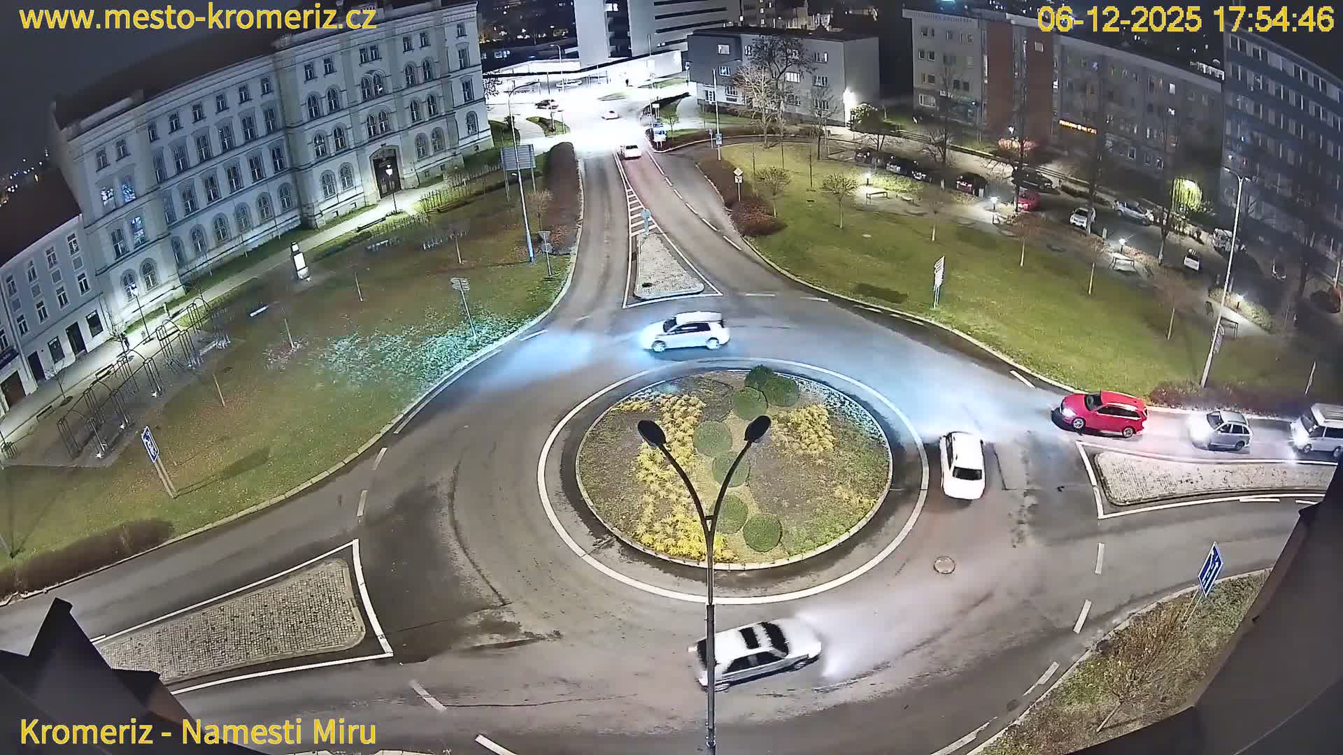 Kroměříž  , Náměstí Míru (Peace Square) Junction Live Cam - Kromeriz, Zlin, Czechia