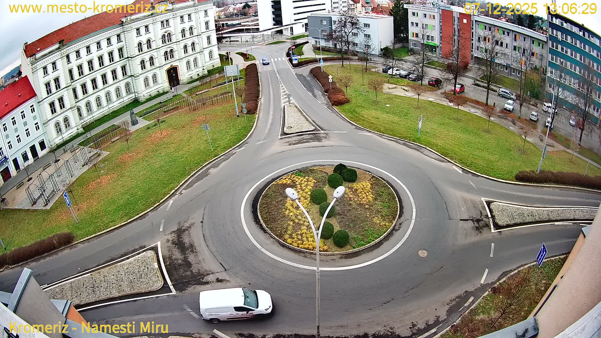 Kroměříž  , Náměstí Míru (Peace Square) Junction Live Cam - Kromeriz, Zlin, Czechia